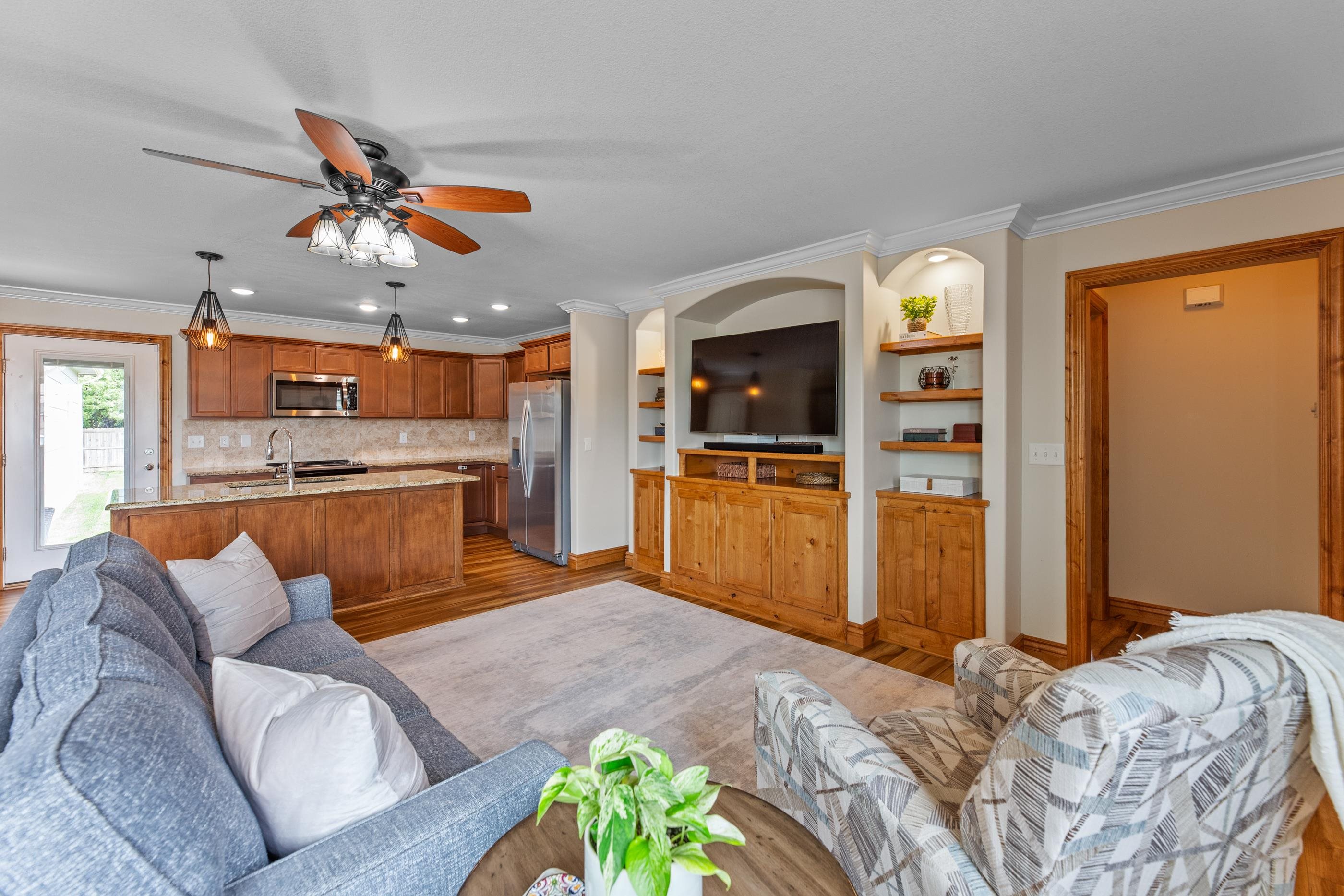 2102 S Cranbrook St Property Photo 8