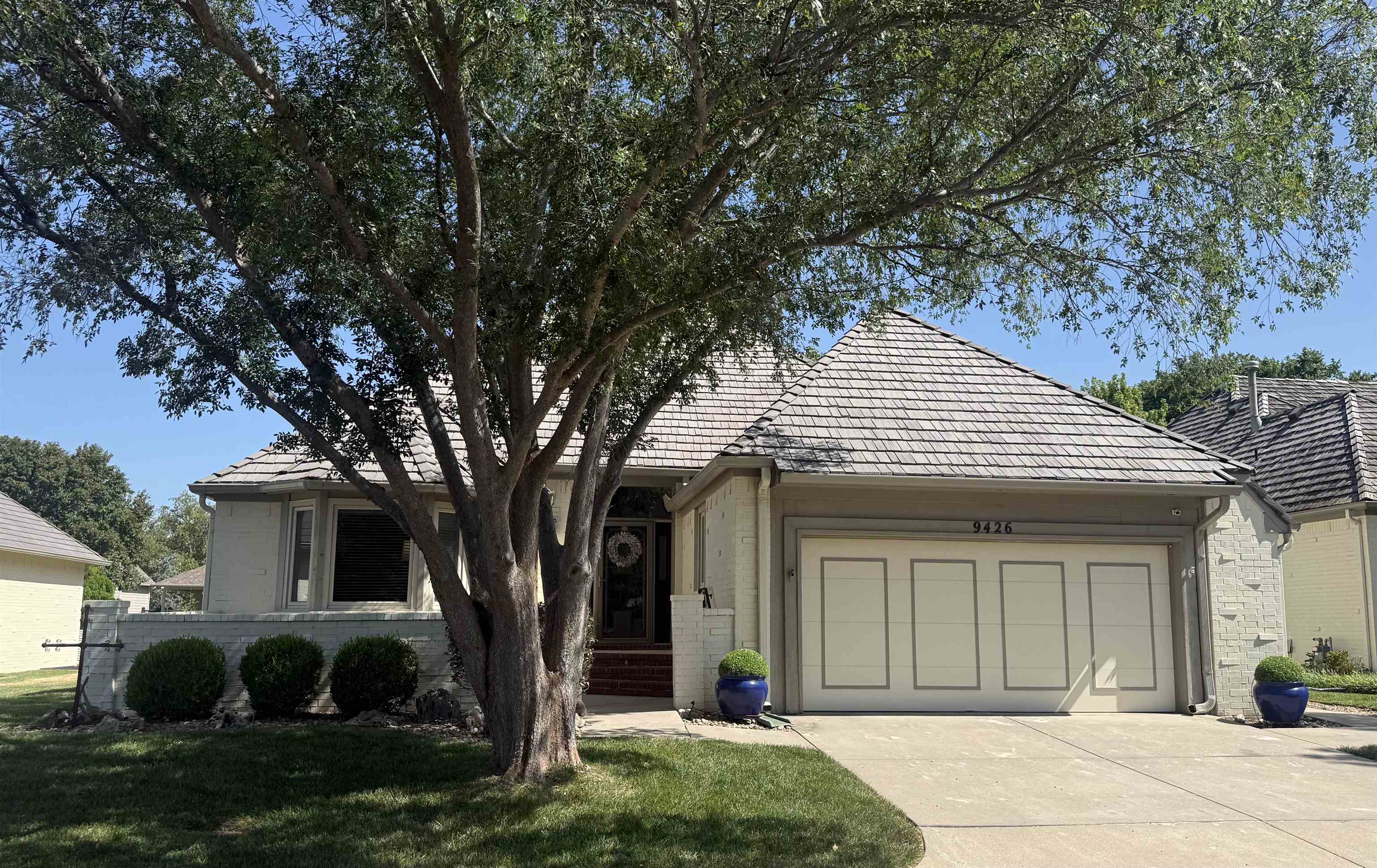 9426 E Woodspring Property Photo 1