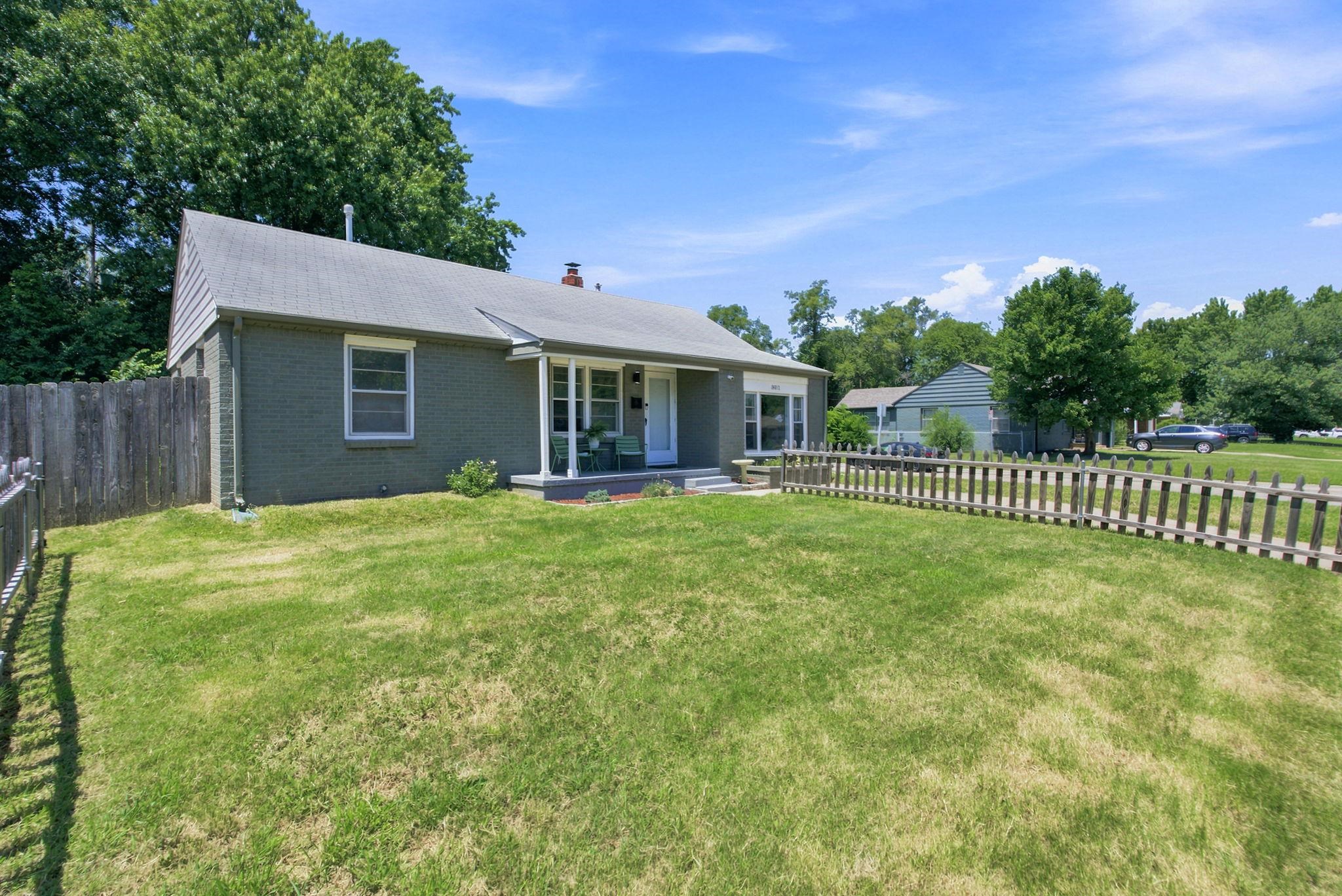 801 S Lightner Property Photo 11