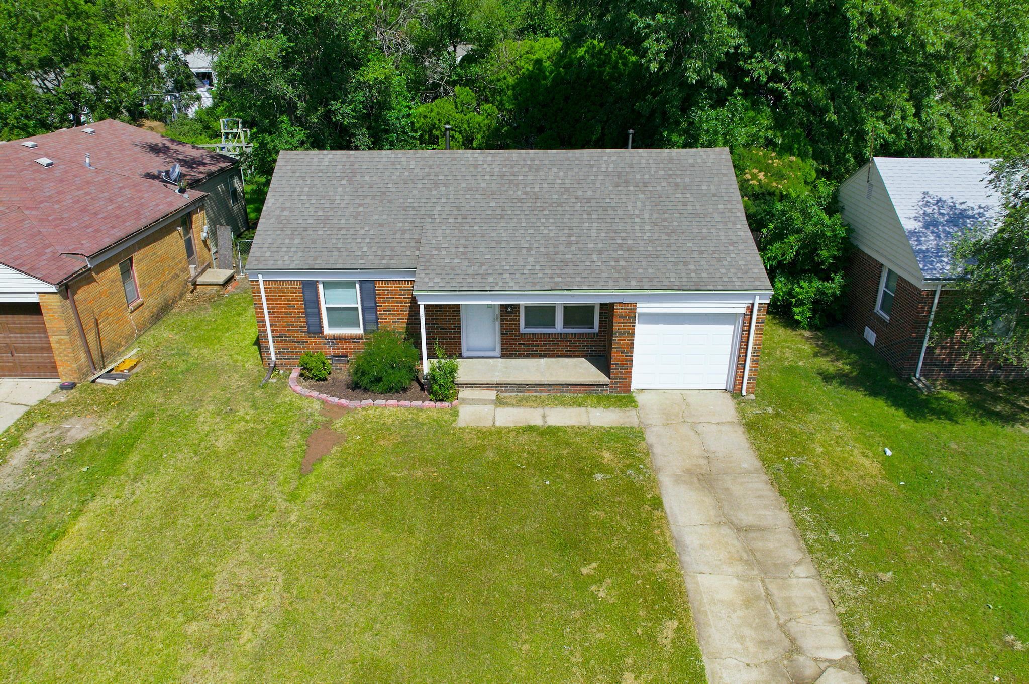 641 S Apache Dr Property Photo 1