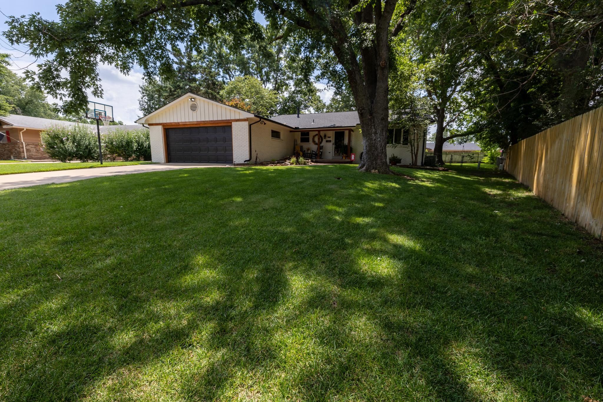 9419 W 12th St. N. Property Photo 1