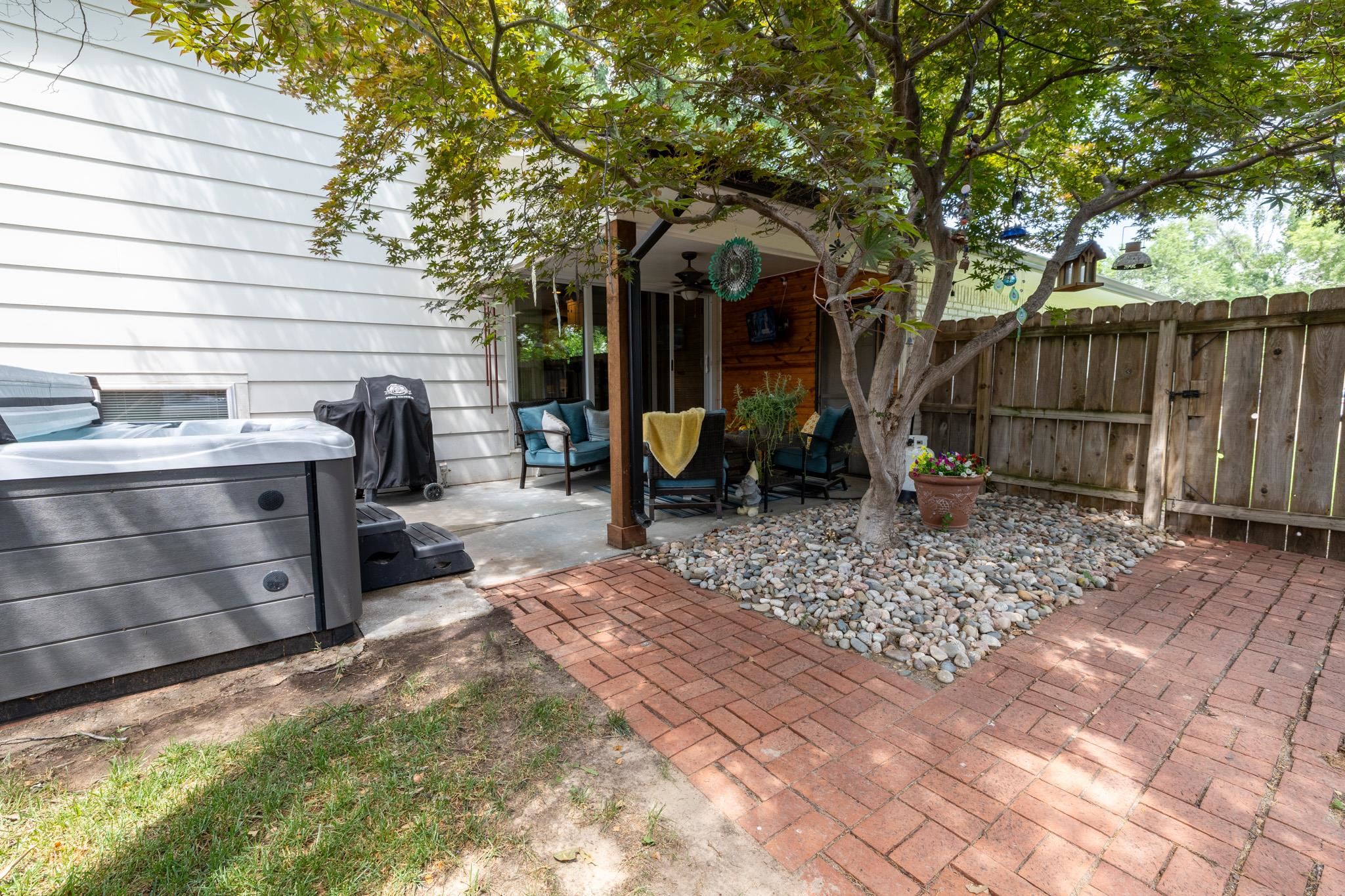 9419 W 12th St. N. Property Photo 9