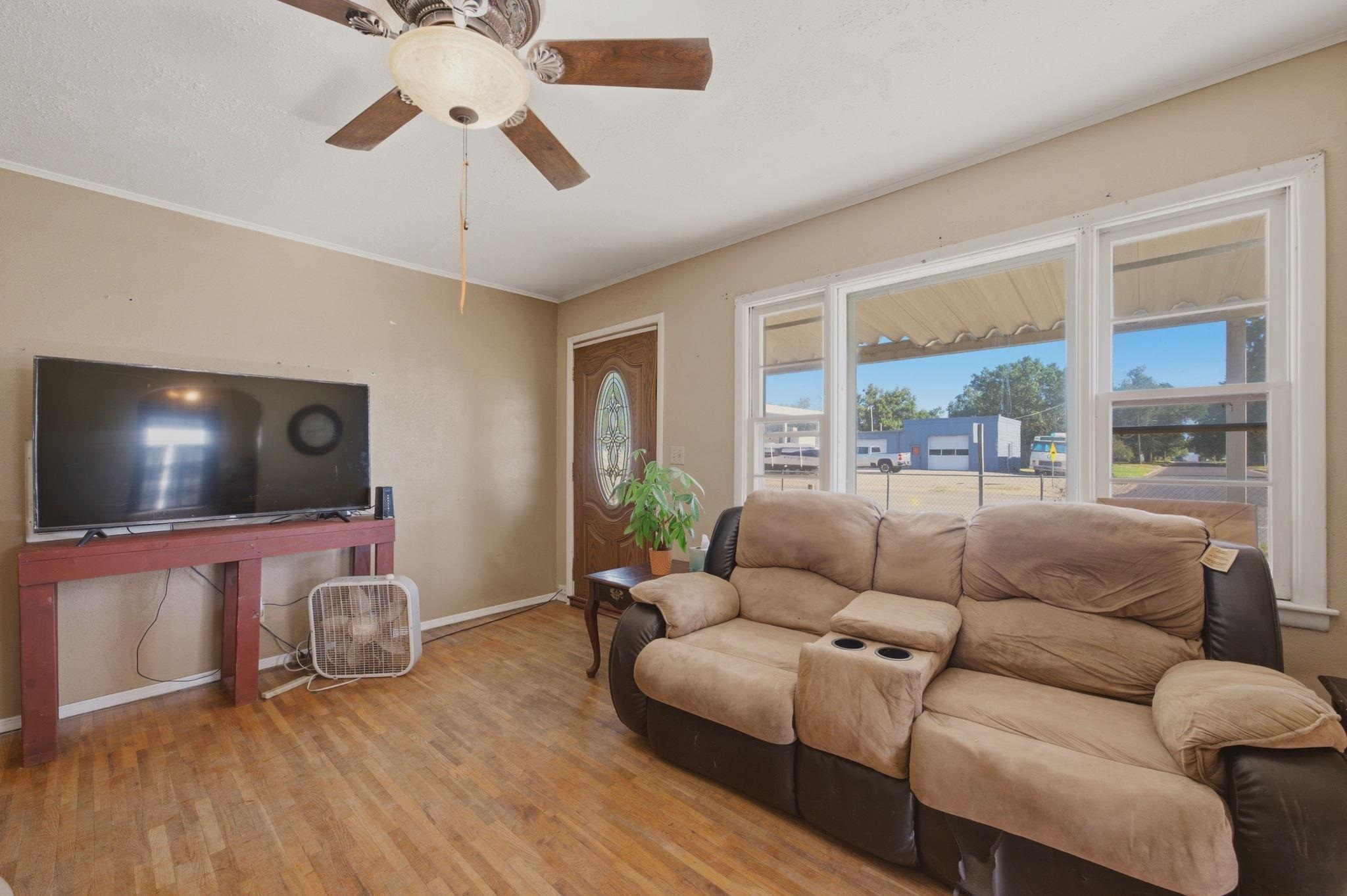 217 W Chicago Ave Property Photo 8