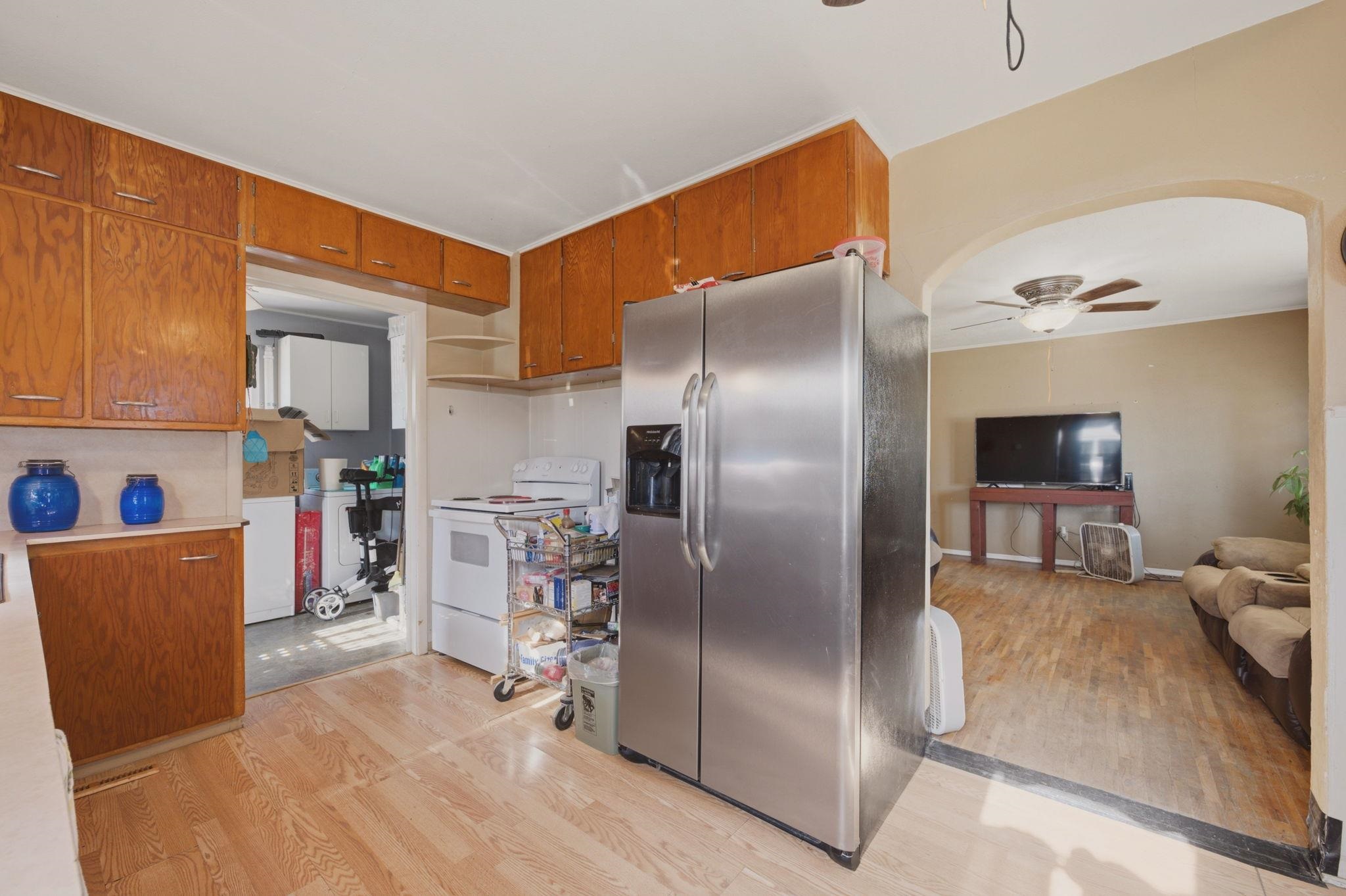 217 W Chicago Ave Property Photo 11