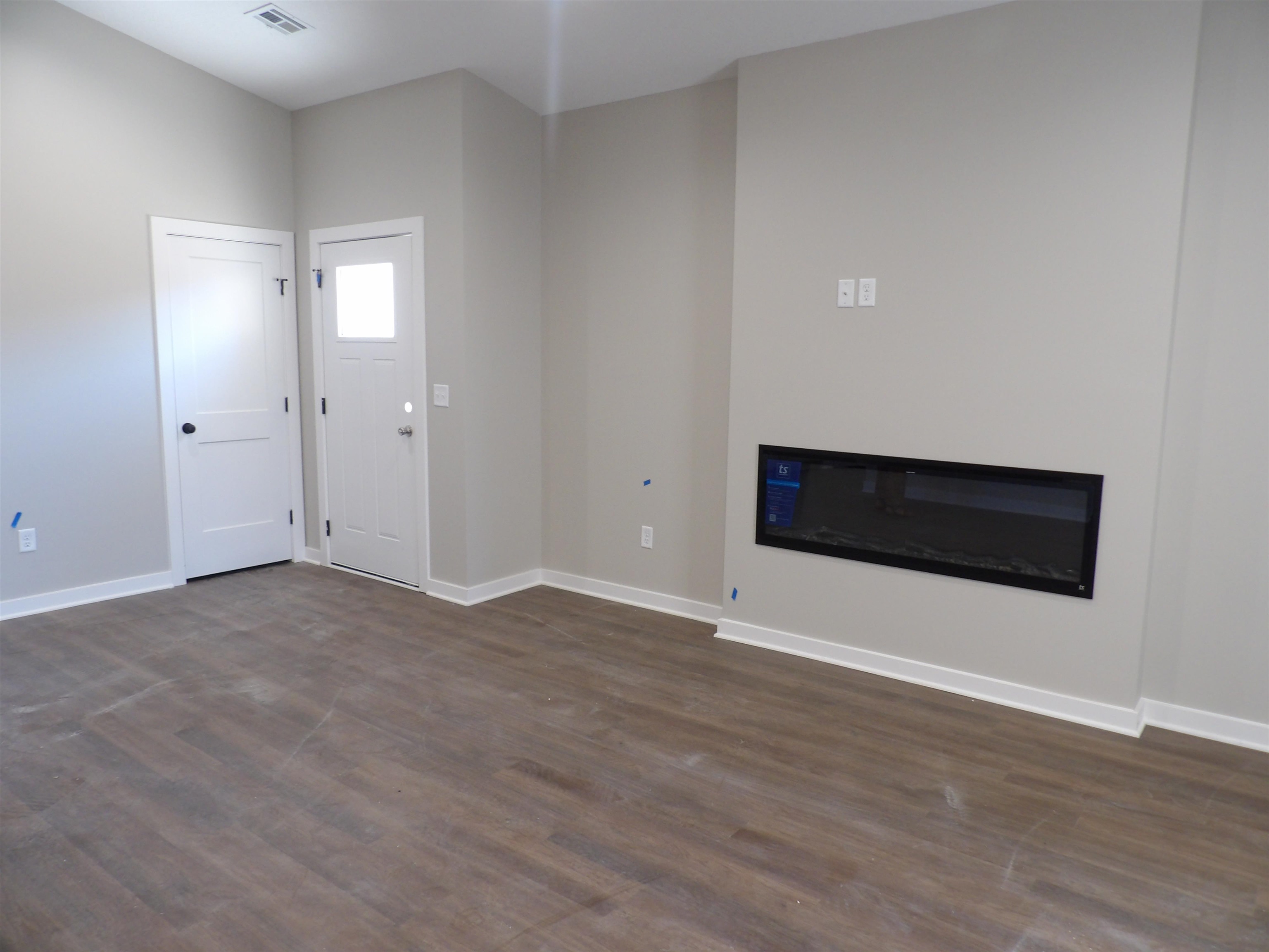 921-923 S Fox Ridge St Property Photo 3
