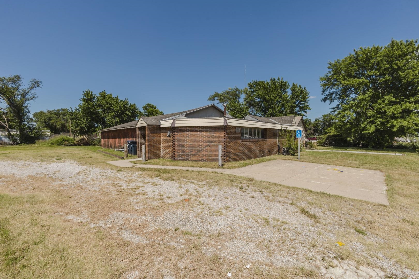 1610 W 6th Property Photo 3