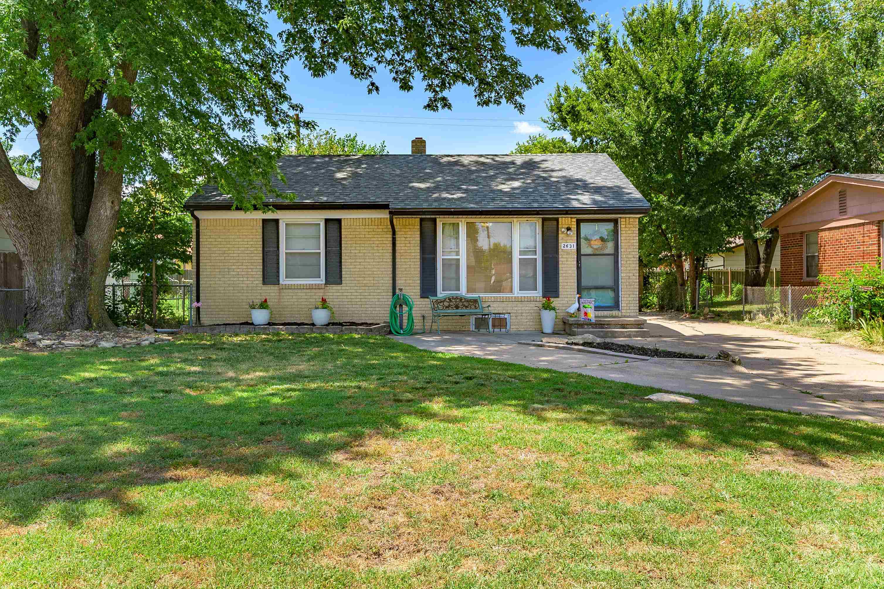 2631 N Hood Ave Property Photo 1