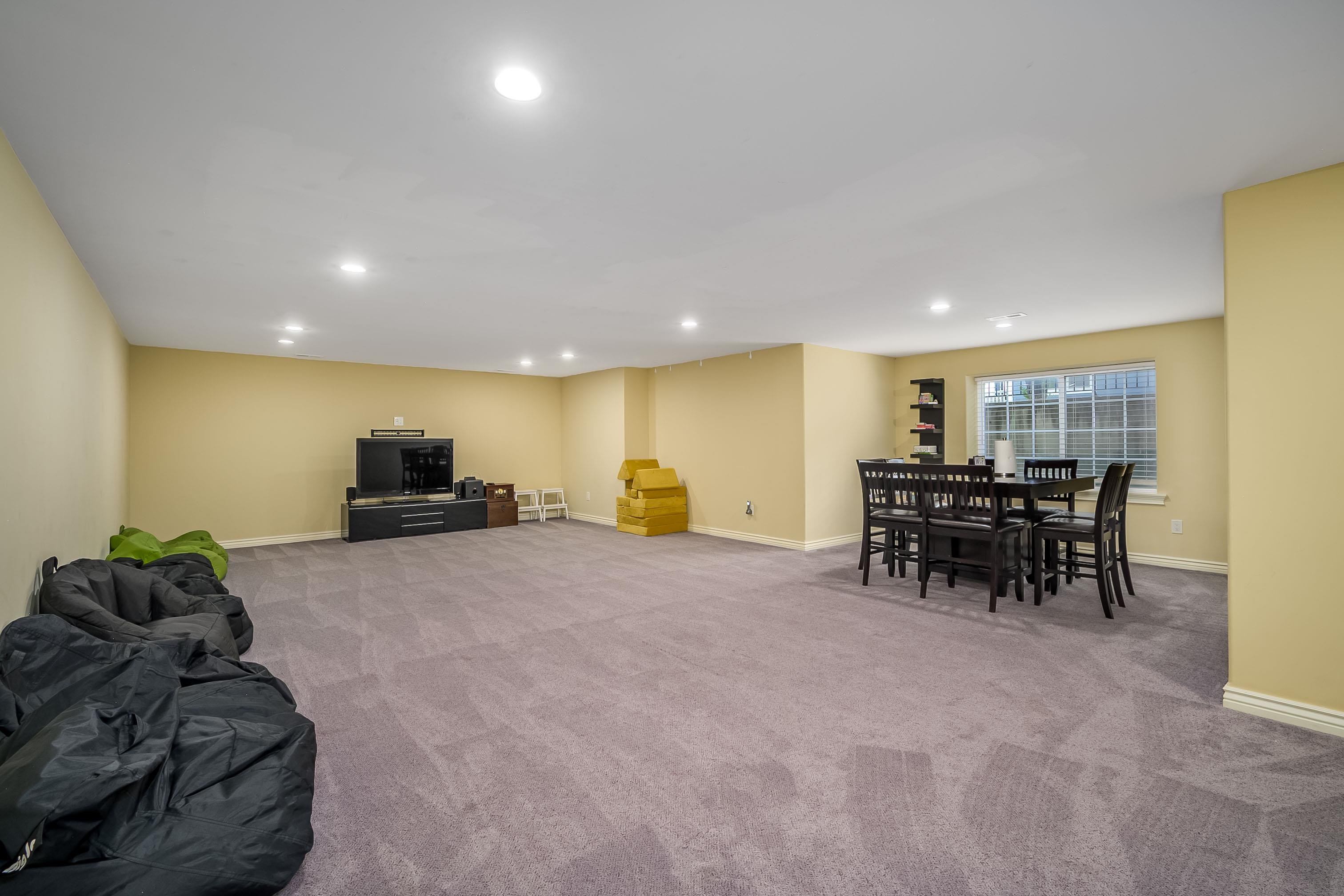 5155 N Saint James St Property Photo 10