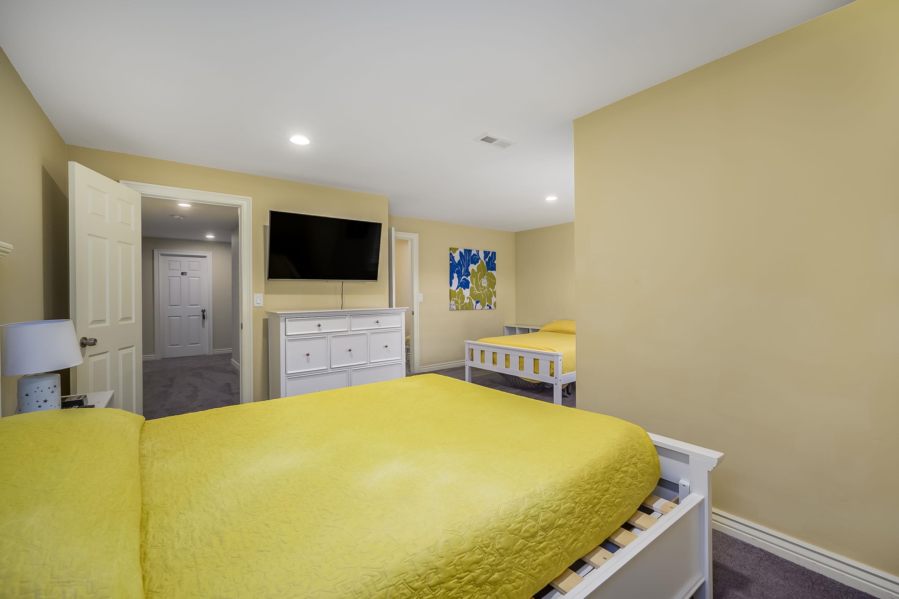 5155 N Saint James St Property Photo 11