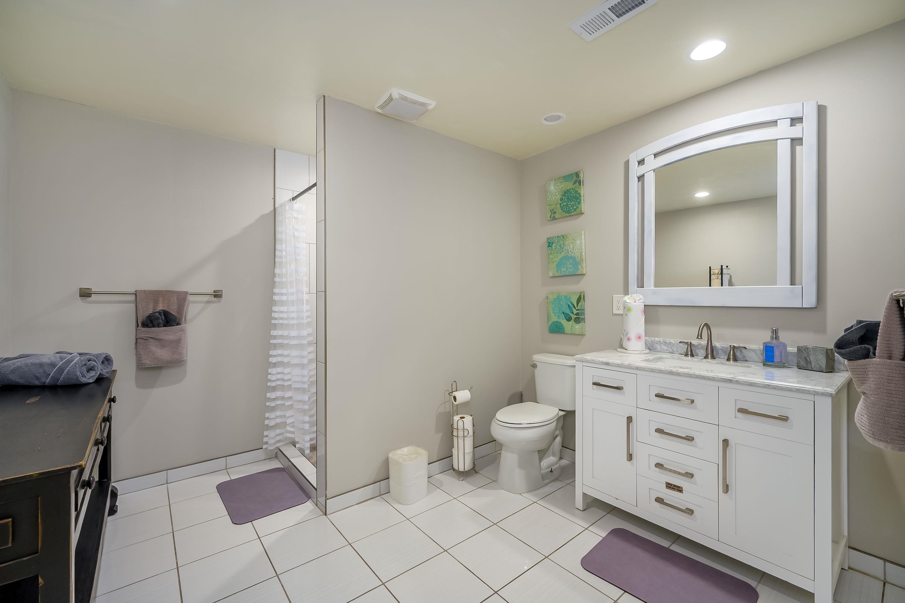5155 N Saint James St Property Photo 13