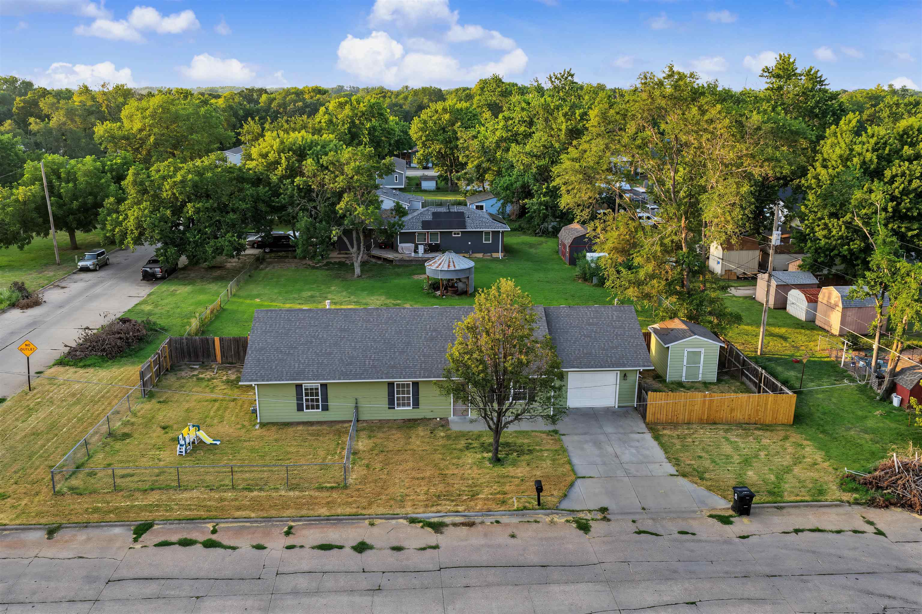 620 W Hamilton Ave Property Photo 1