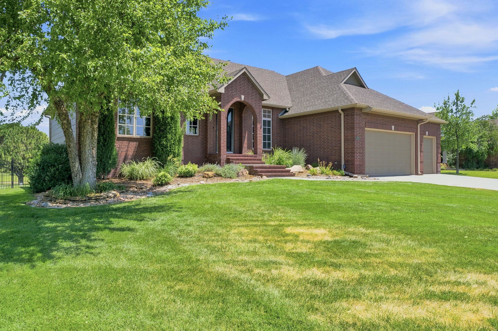 3822 N Lakecrest