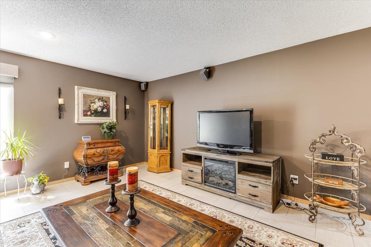 1309 S Summit Cir Property Photo 33