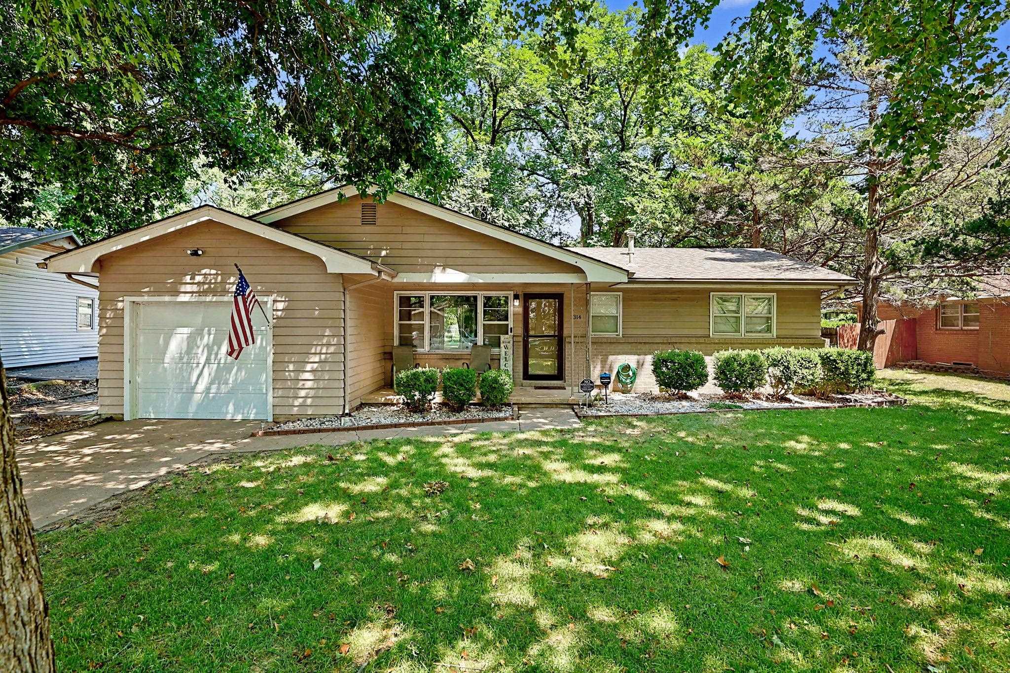 1314 N Westview Dr Property Photo 1
