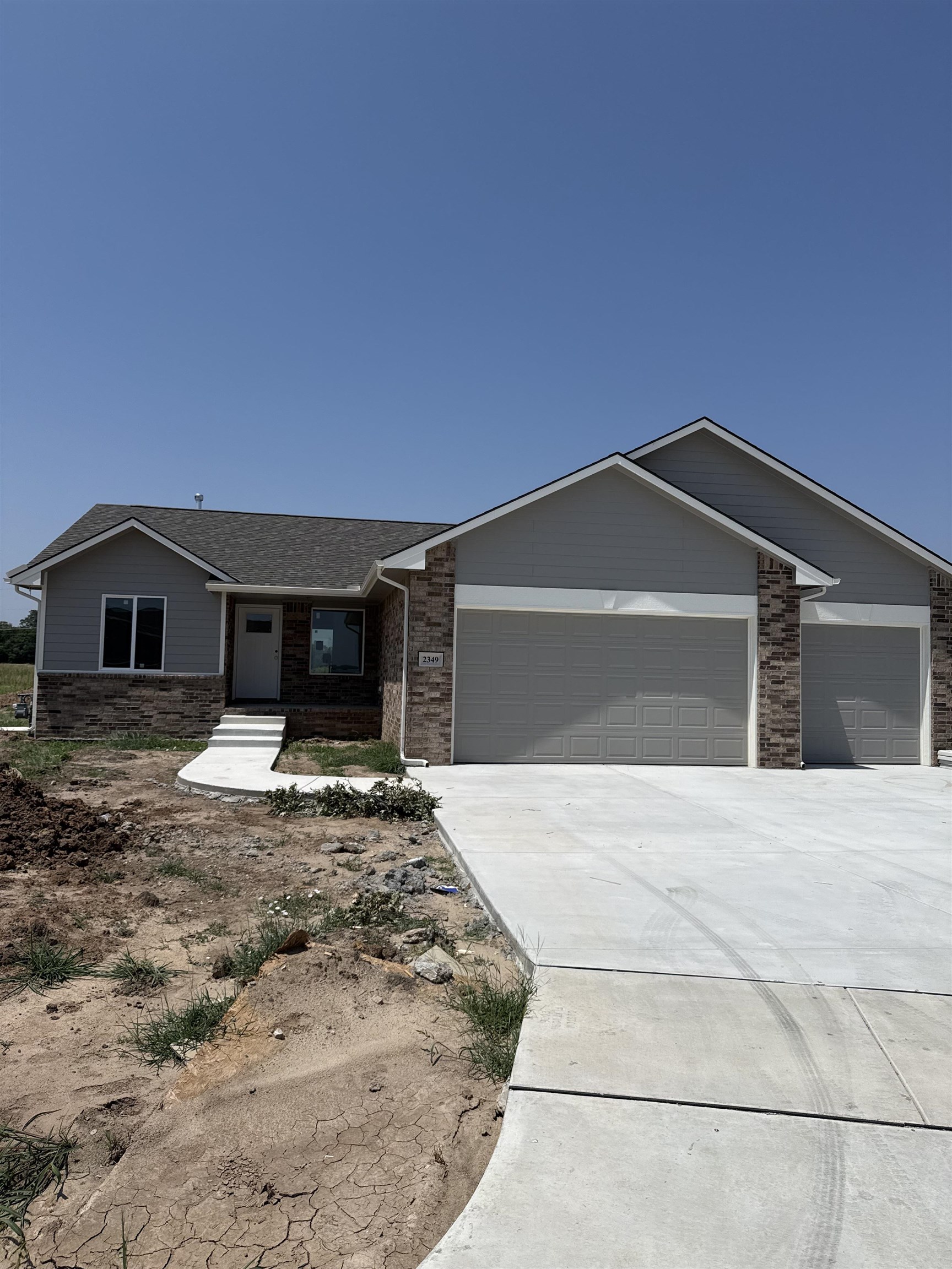 2349 S Saddle Cir Property Photo 1