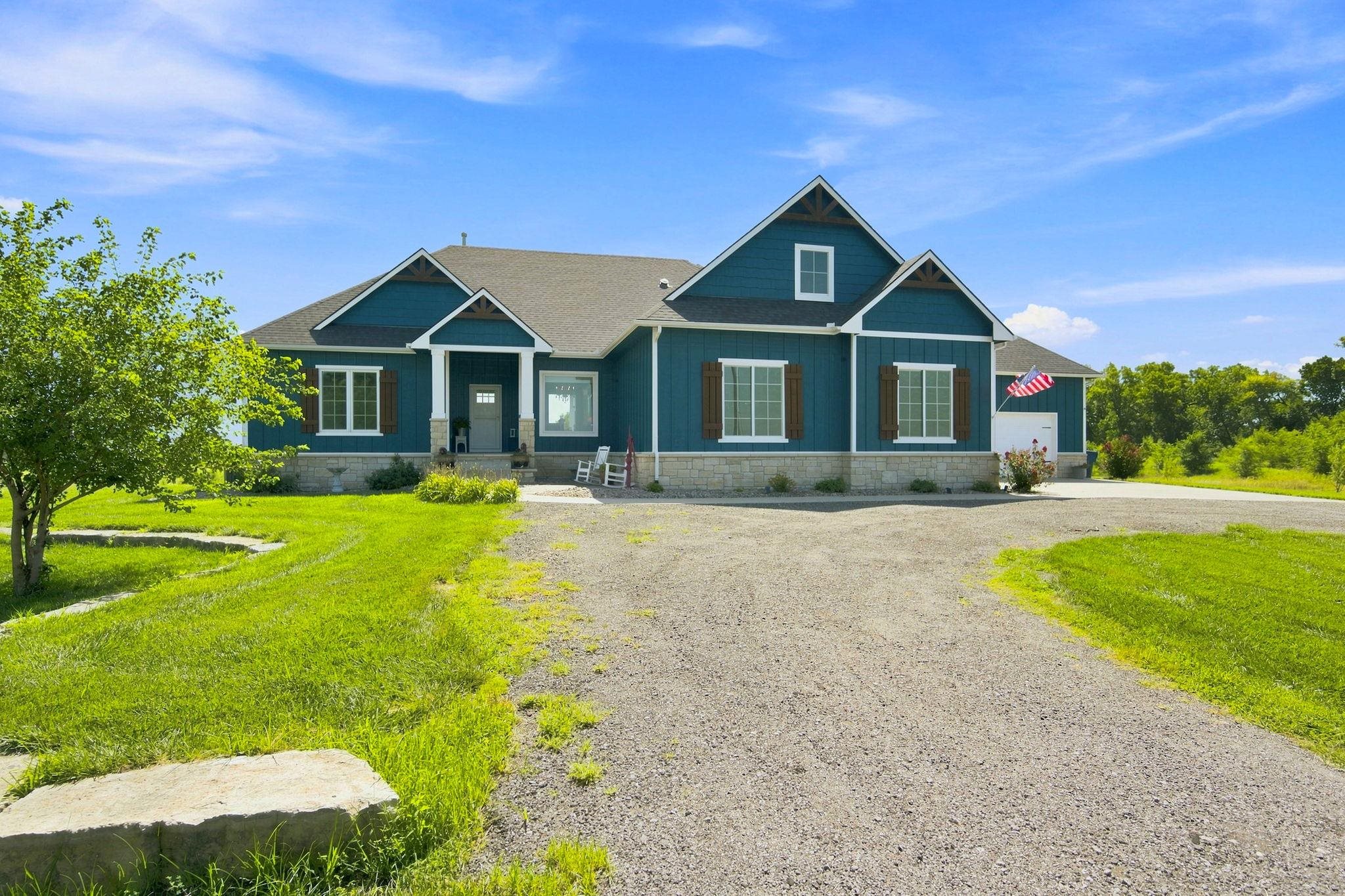 1042 N Lake Road Property Photo 1