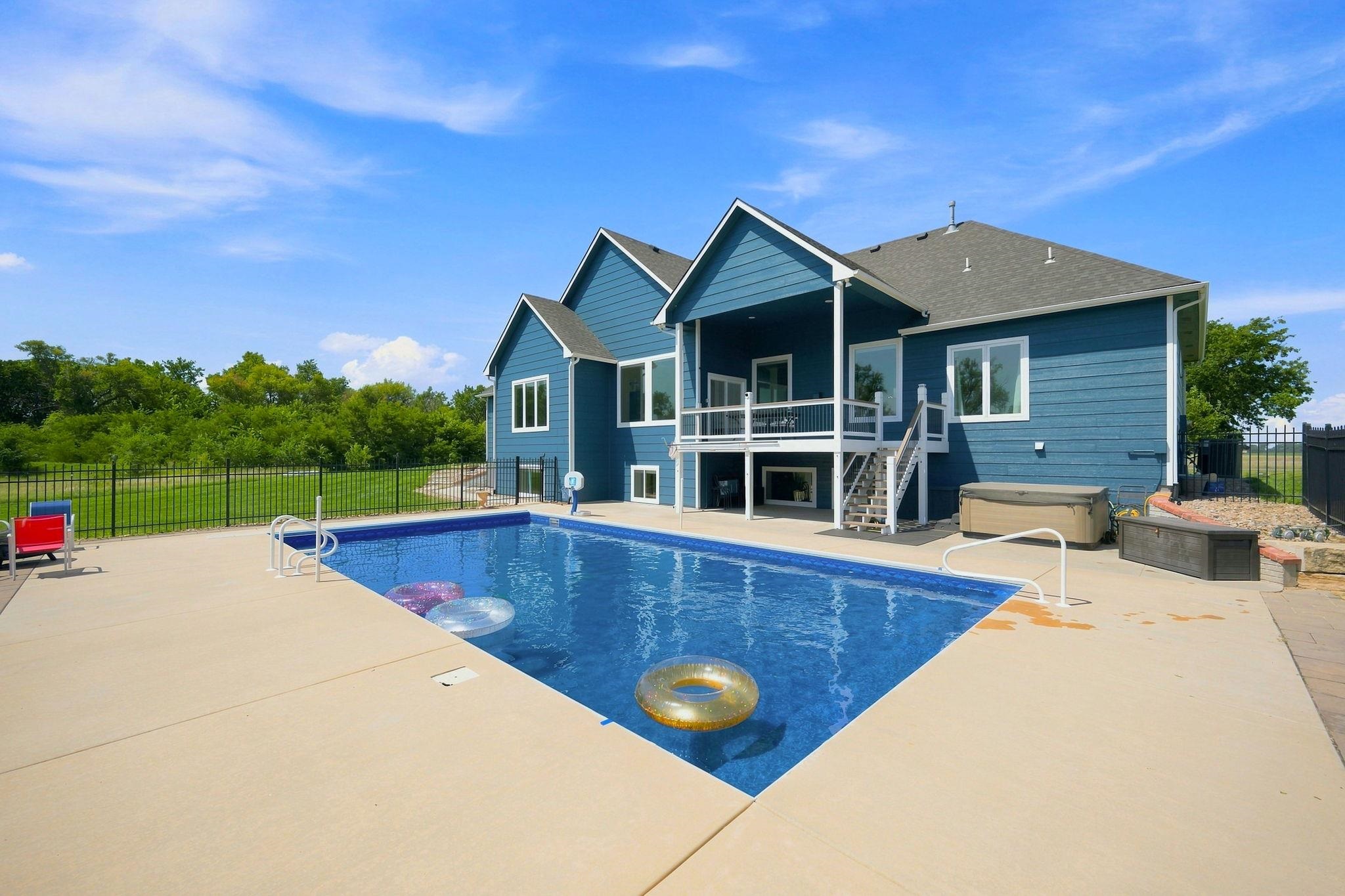 1042 N Lake Road Property Photo 3