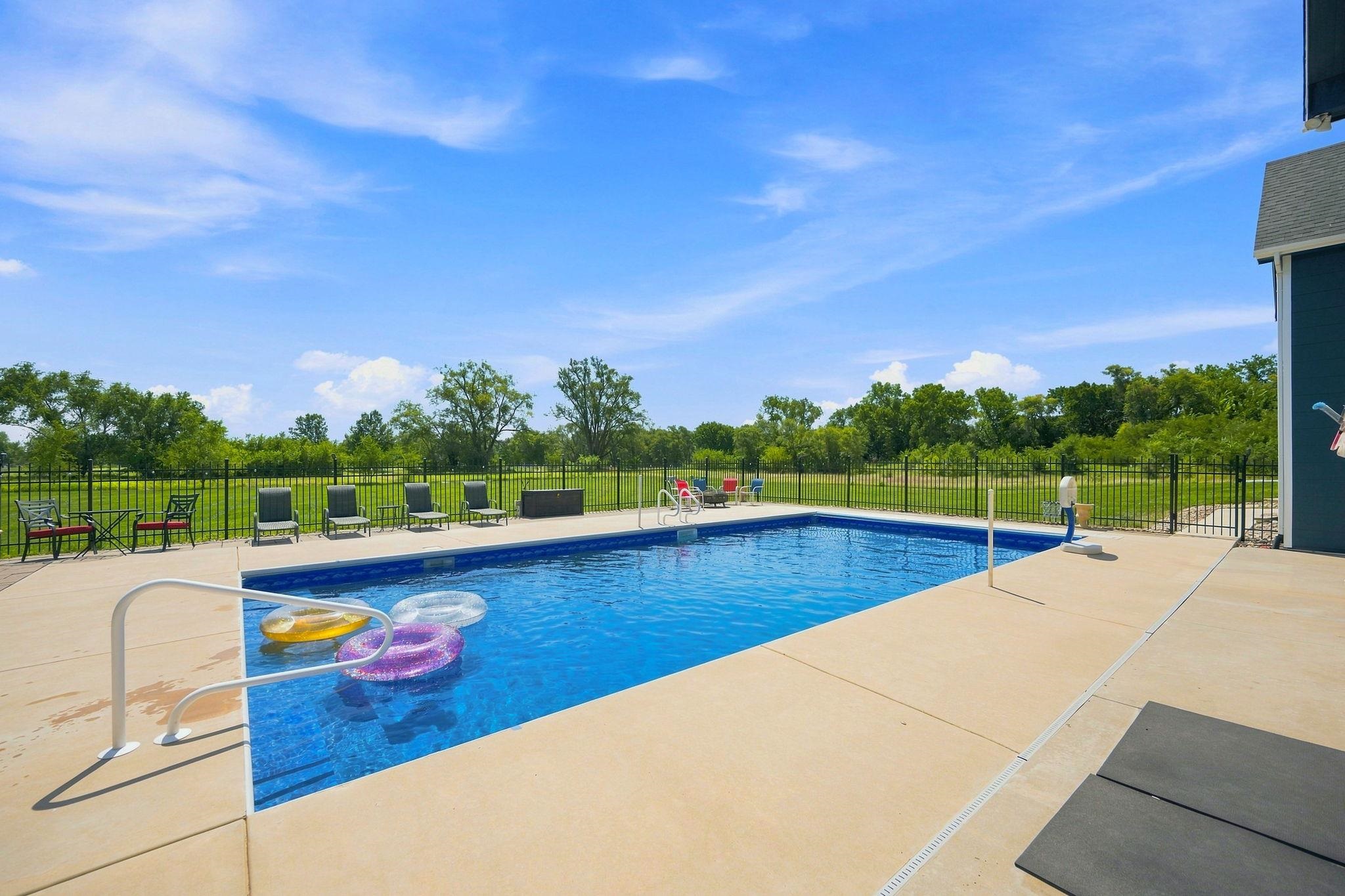 1042 N Lake Road Property Photo 4