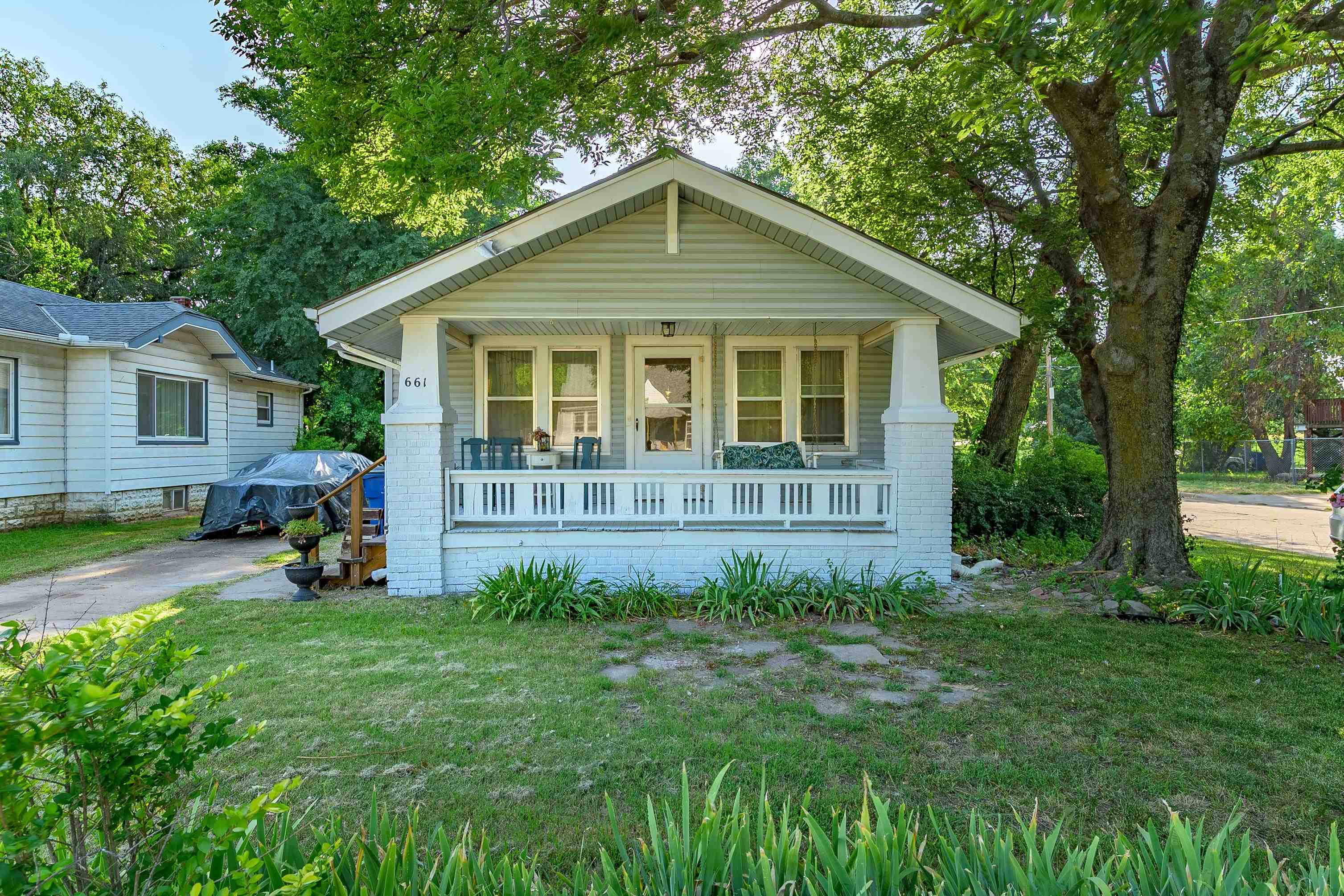 661 N Estelle Ave Property Photo 1