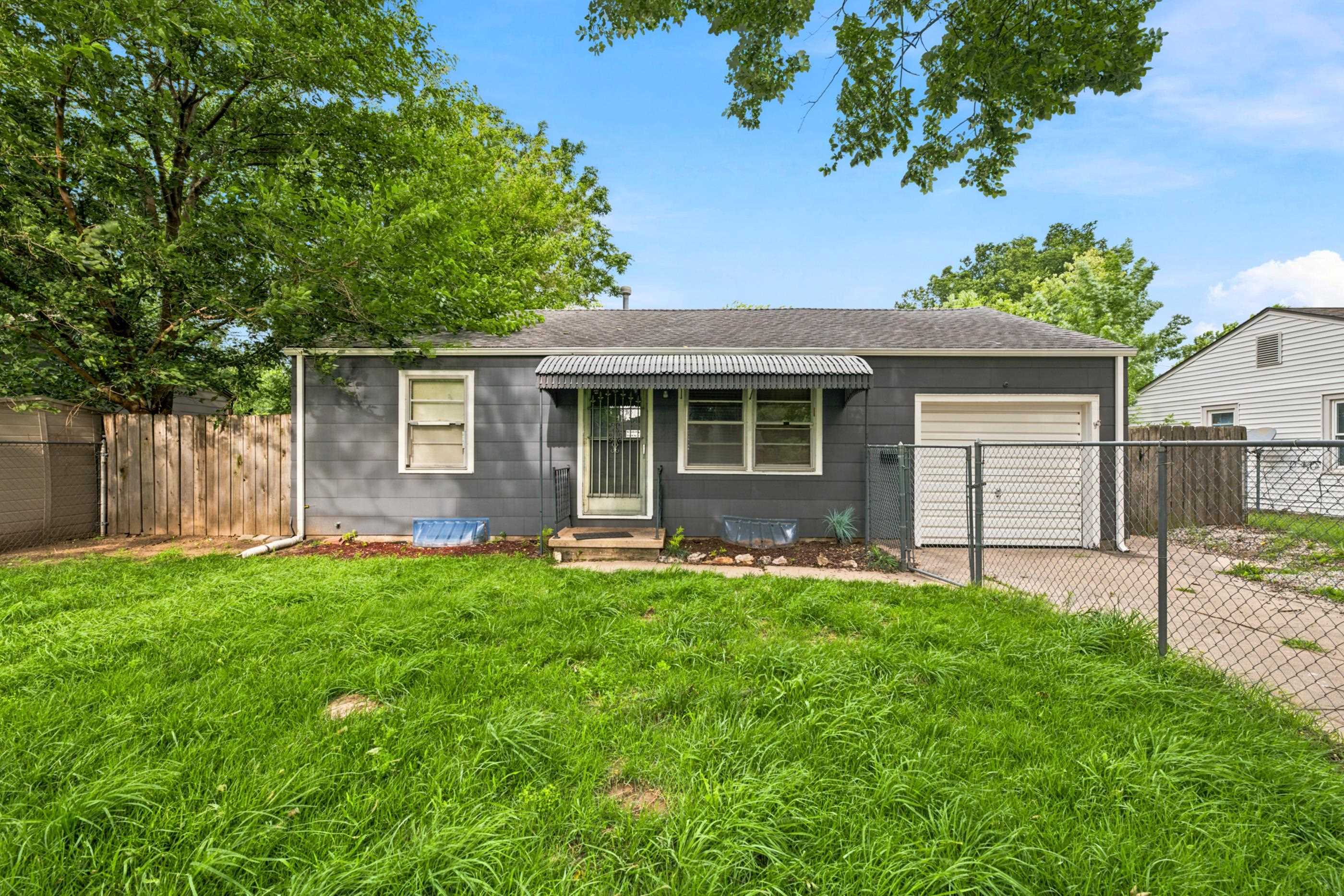 4533 S Oak Ave Property Photo 1