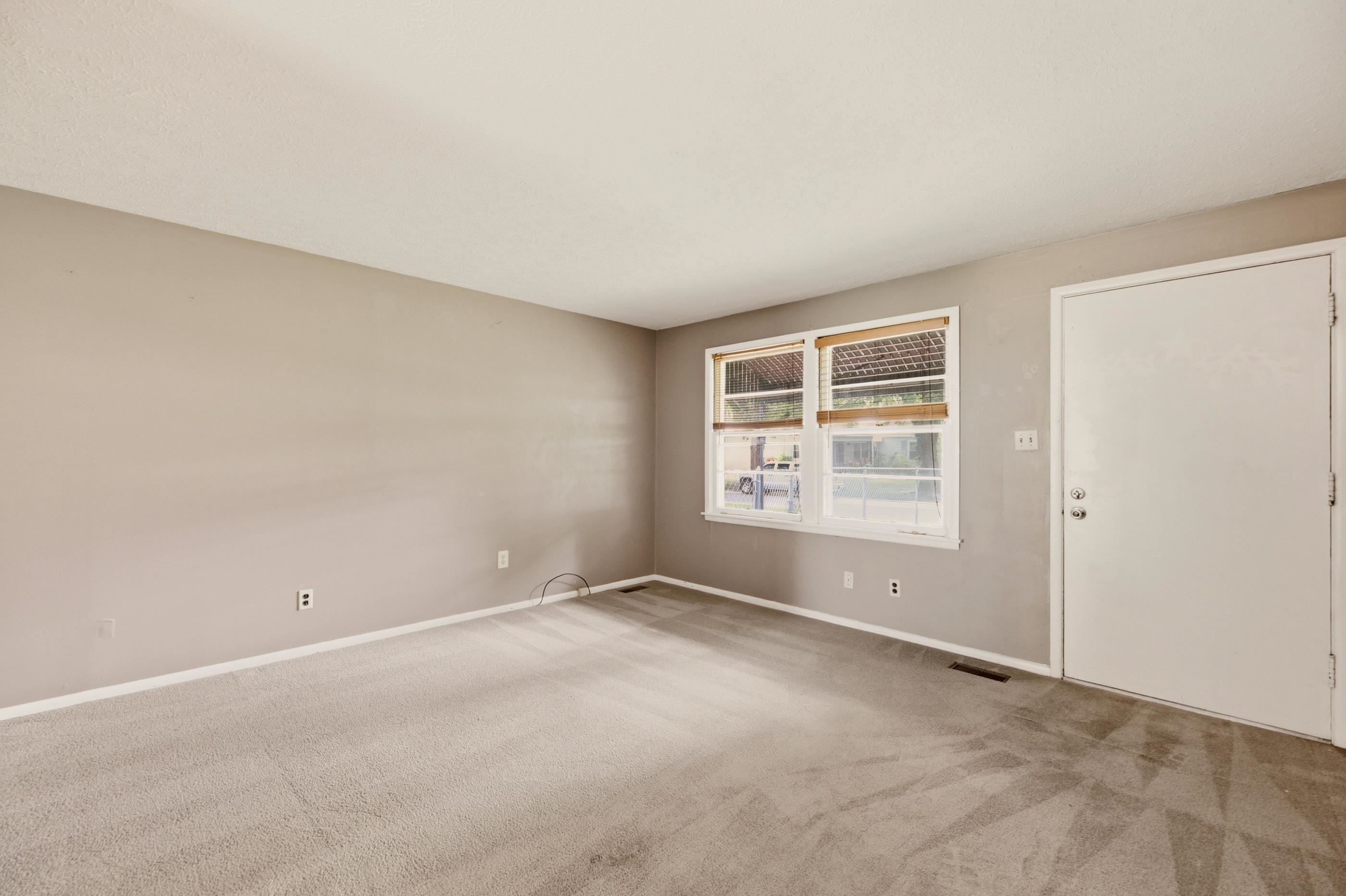 4533 S Oak Ave Property Photo 8