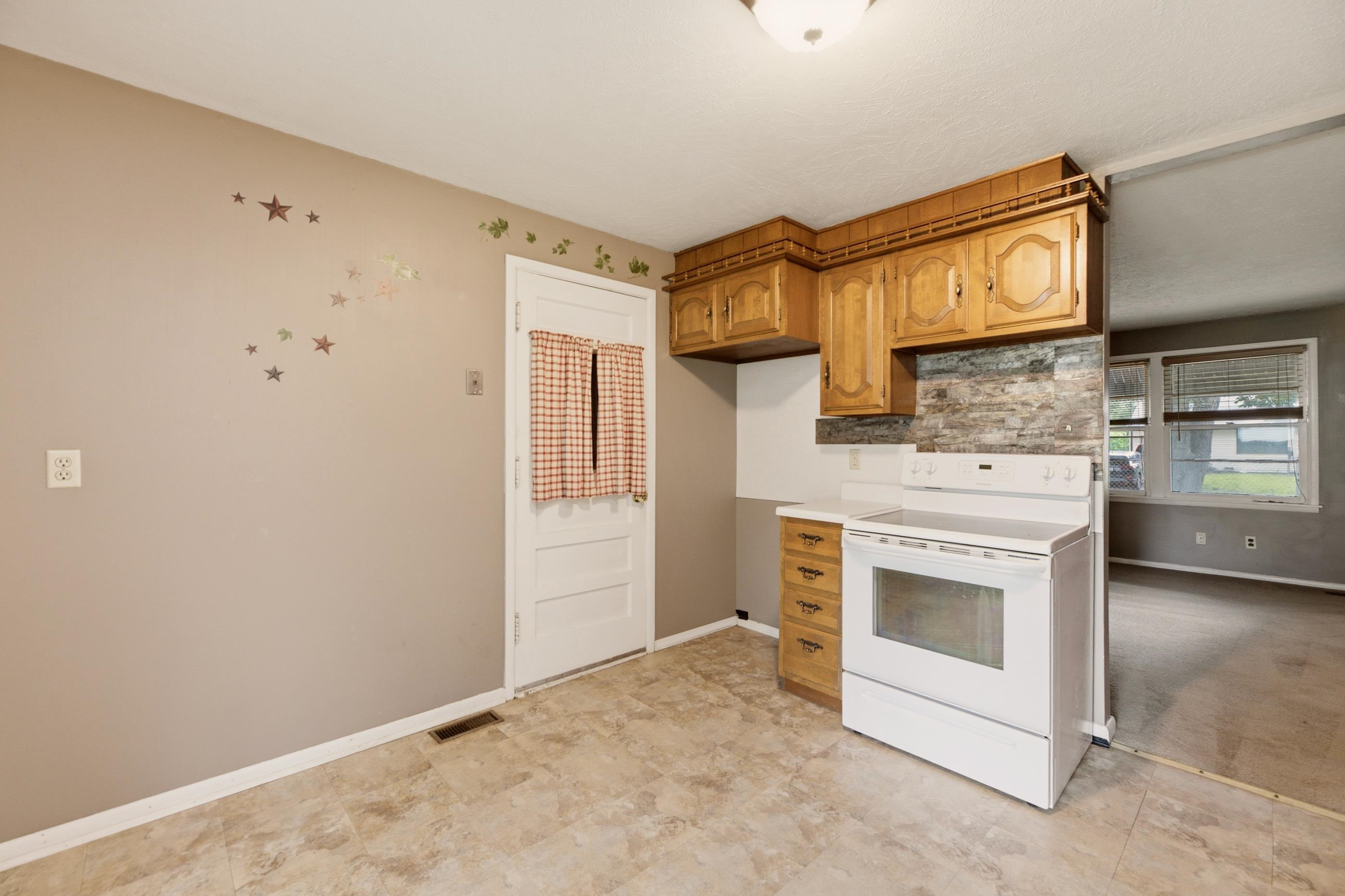 4533 S Oak Ave Property Photo 11