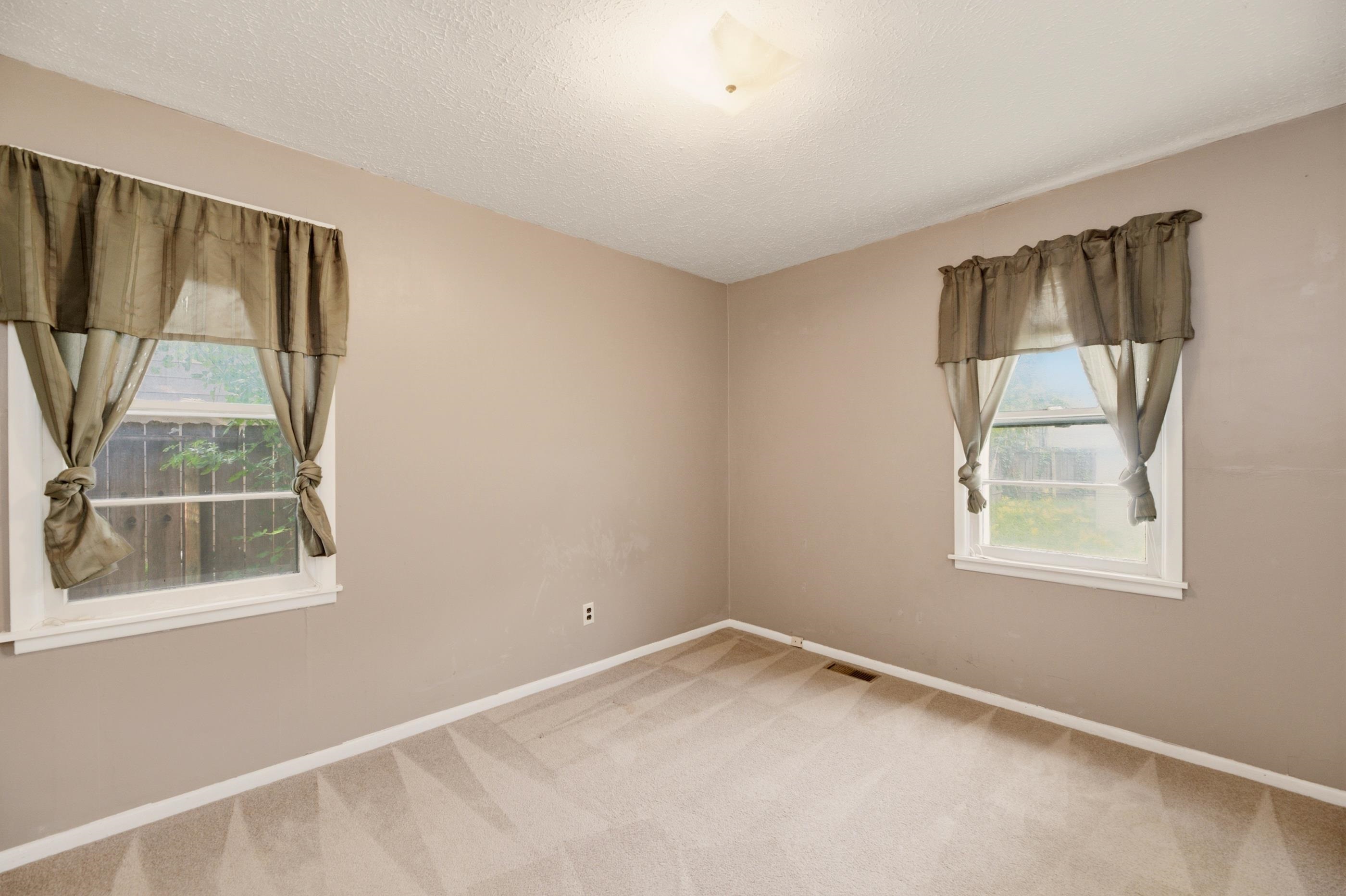 4533 S Oak Ave Property Photo 19