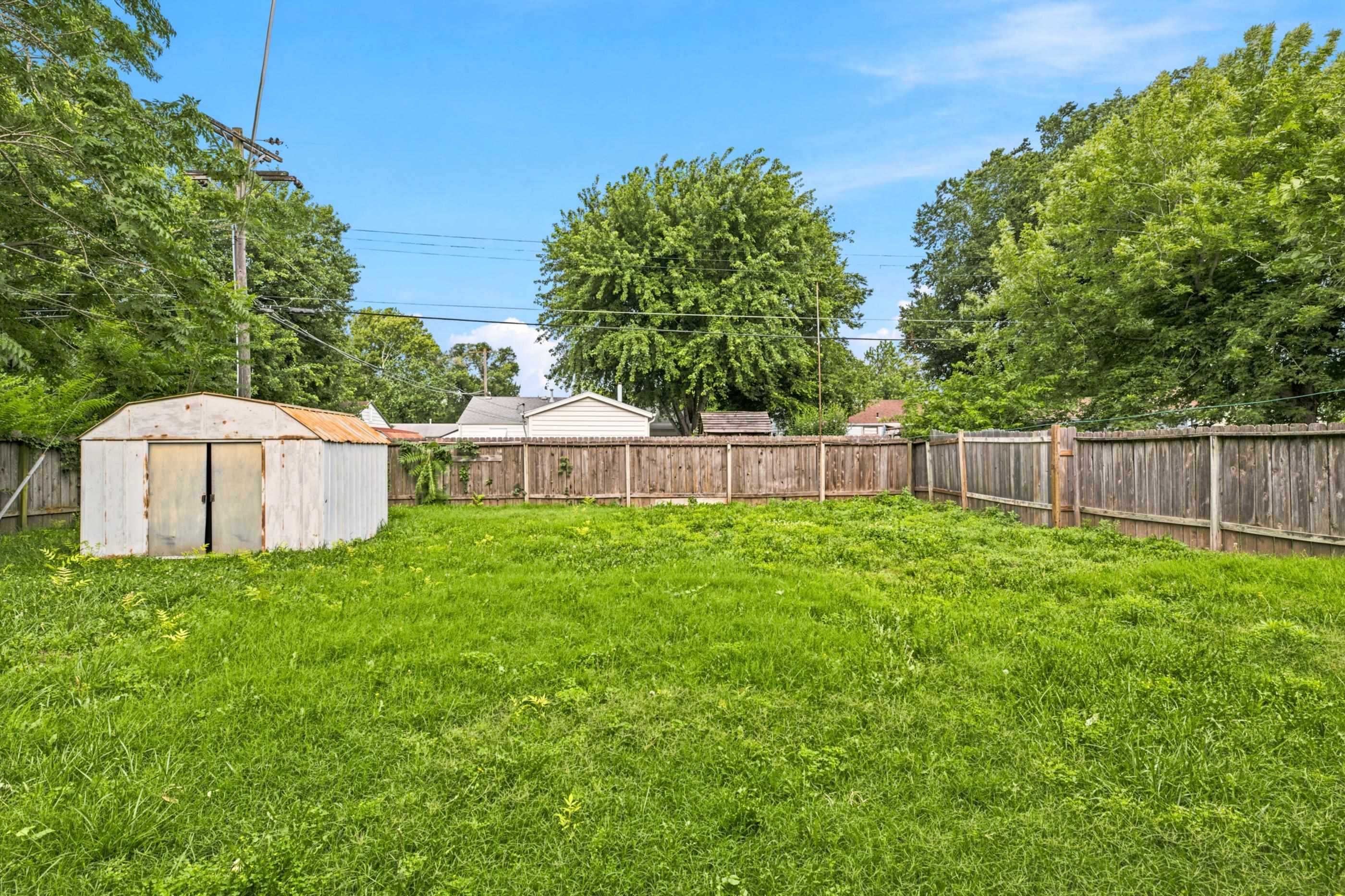 4533 S Oak Ave Property Photo 27