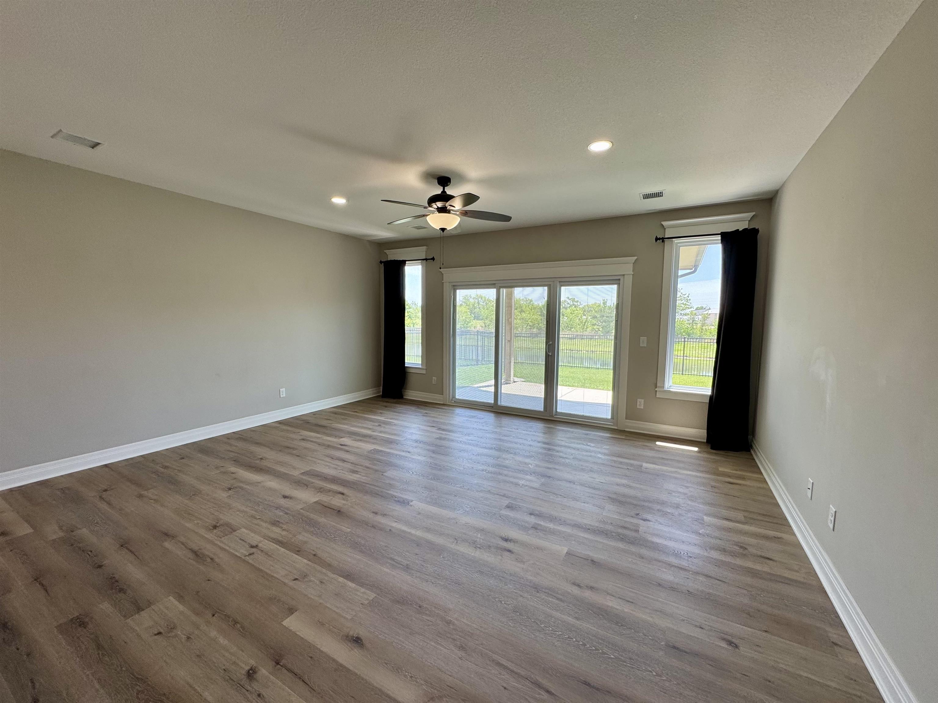 896 N Cloverleaf Property Photo 10