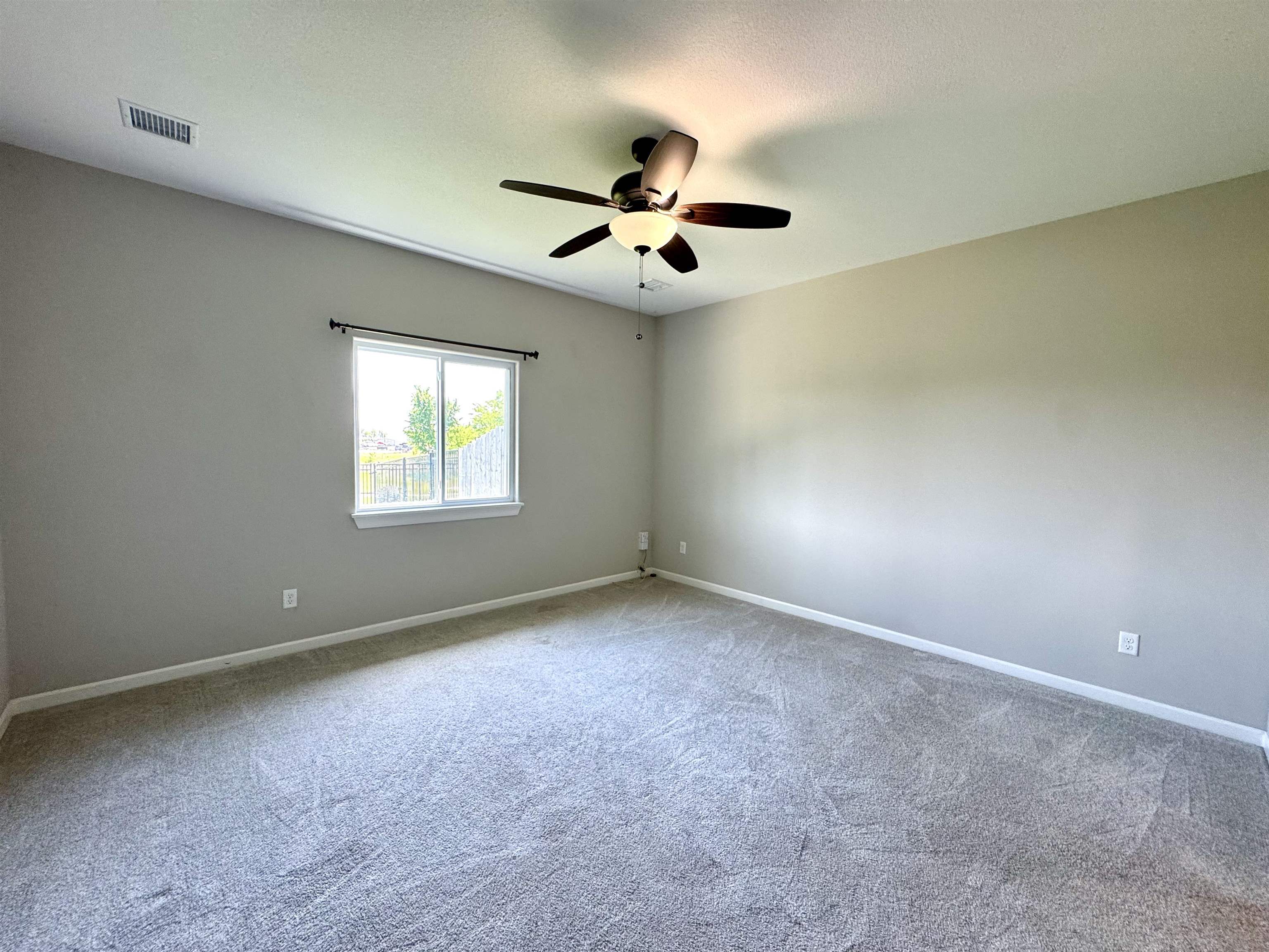 896 N Cloverleaf Property Photo 12