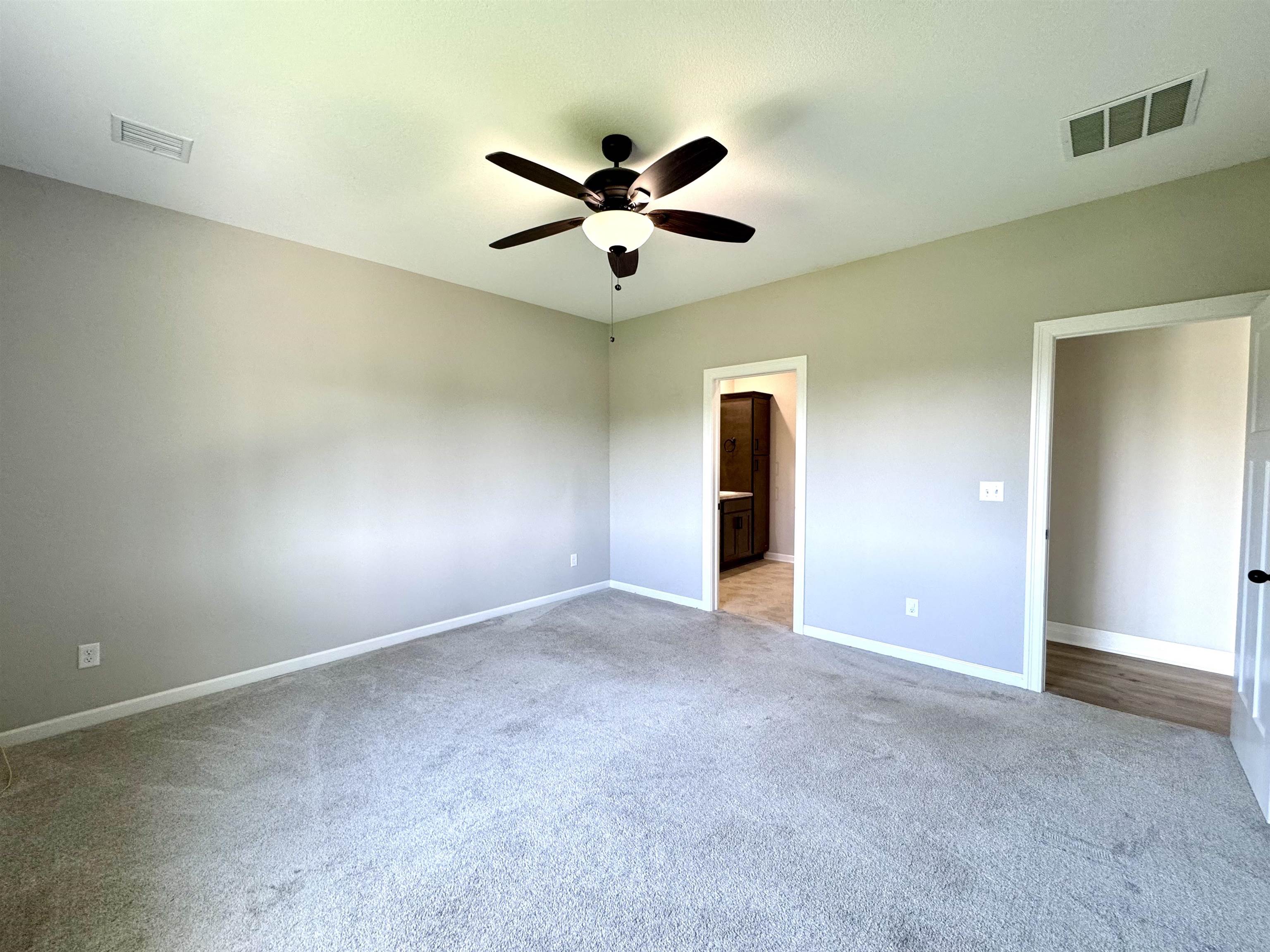 896 N Cloverleaf Property Photo 13