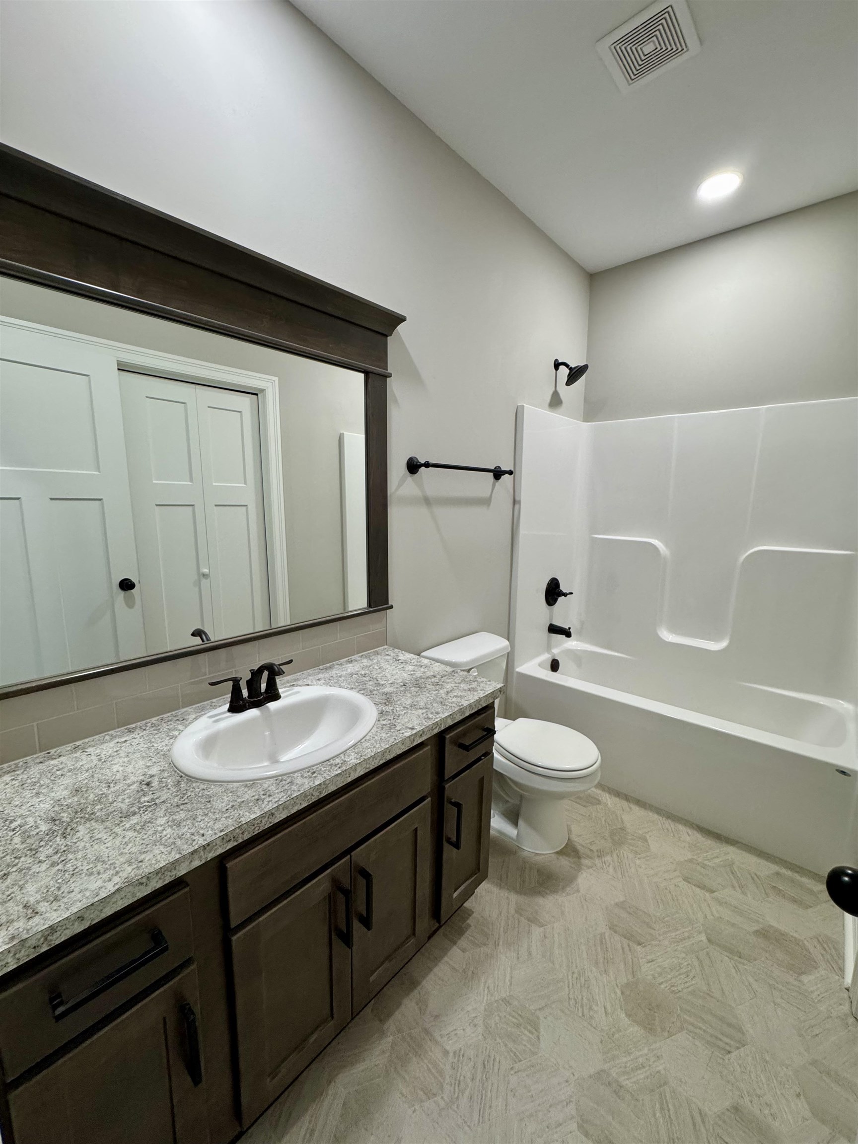 896 N Cloverleaf Property Photo 21