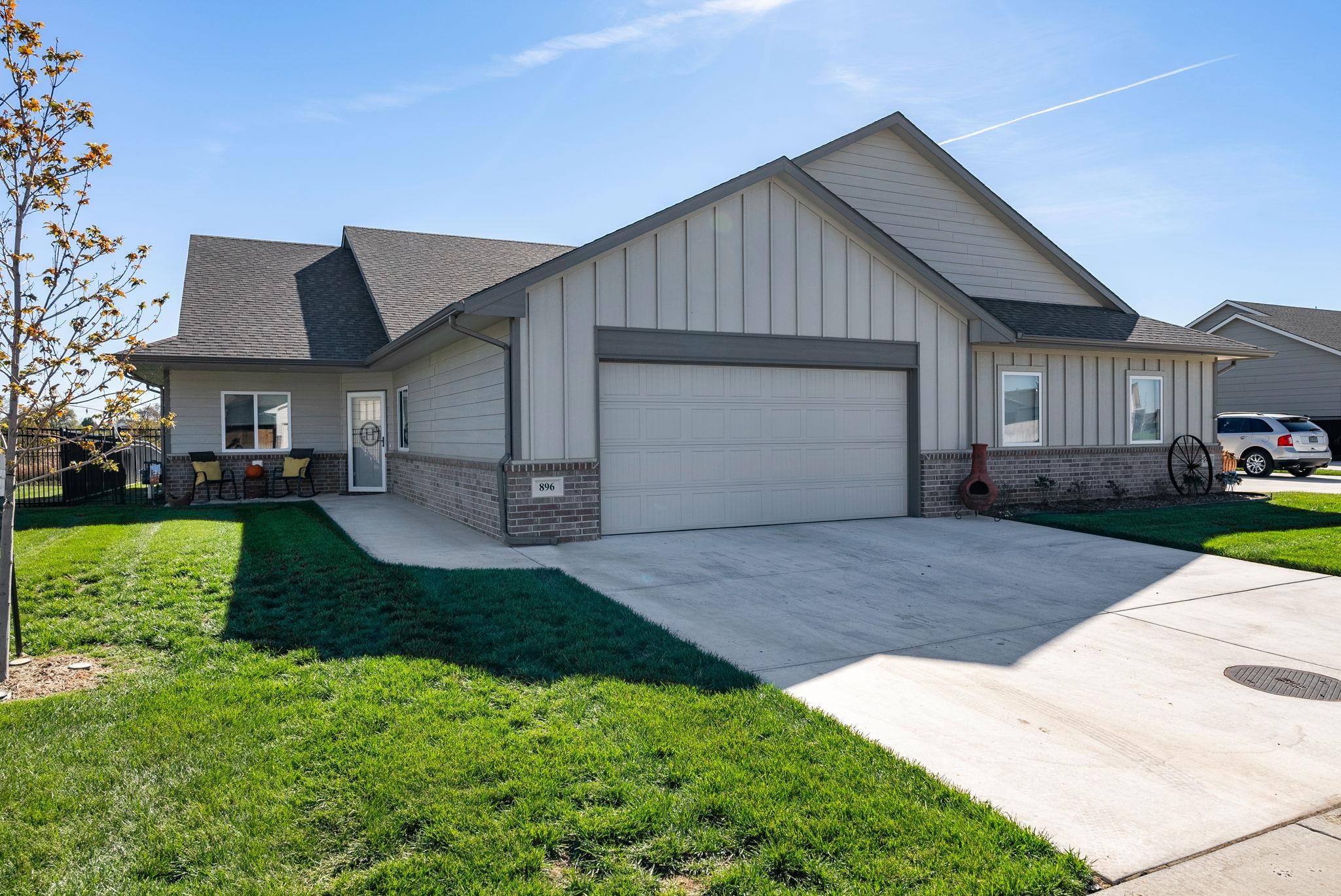 896 N Cloverleaf Property Photo 34
