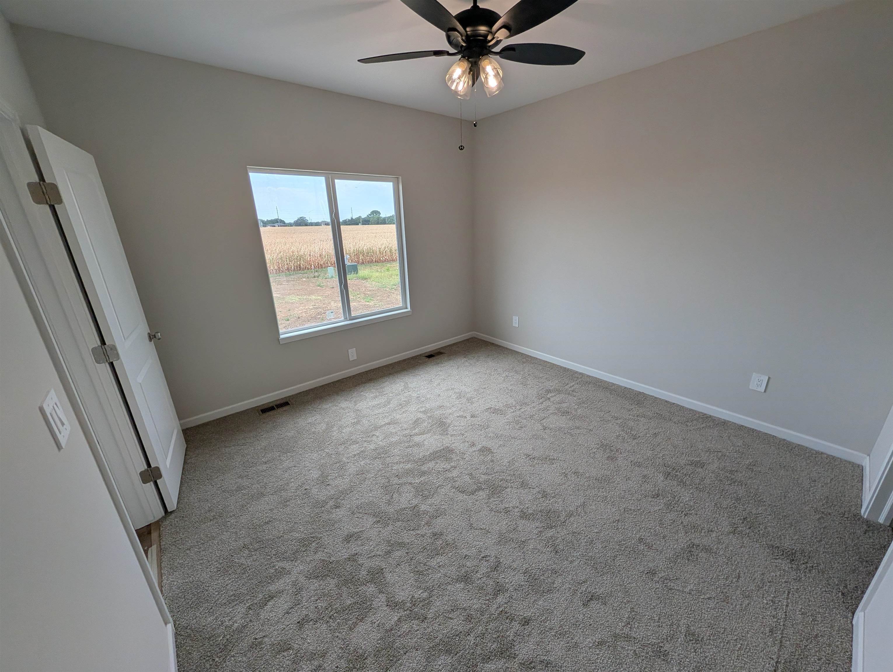 230 Summer Ct Property Photo 4