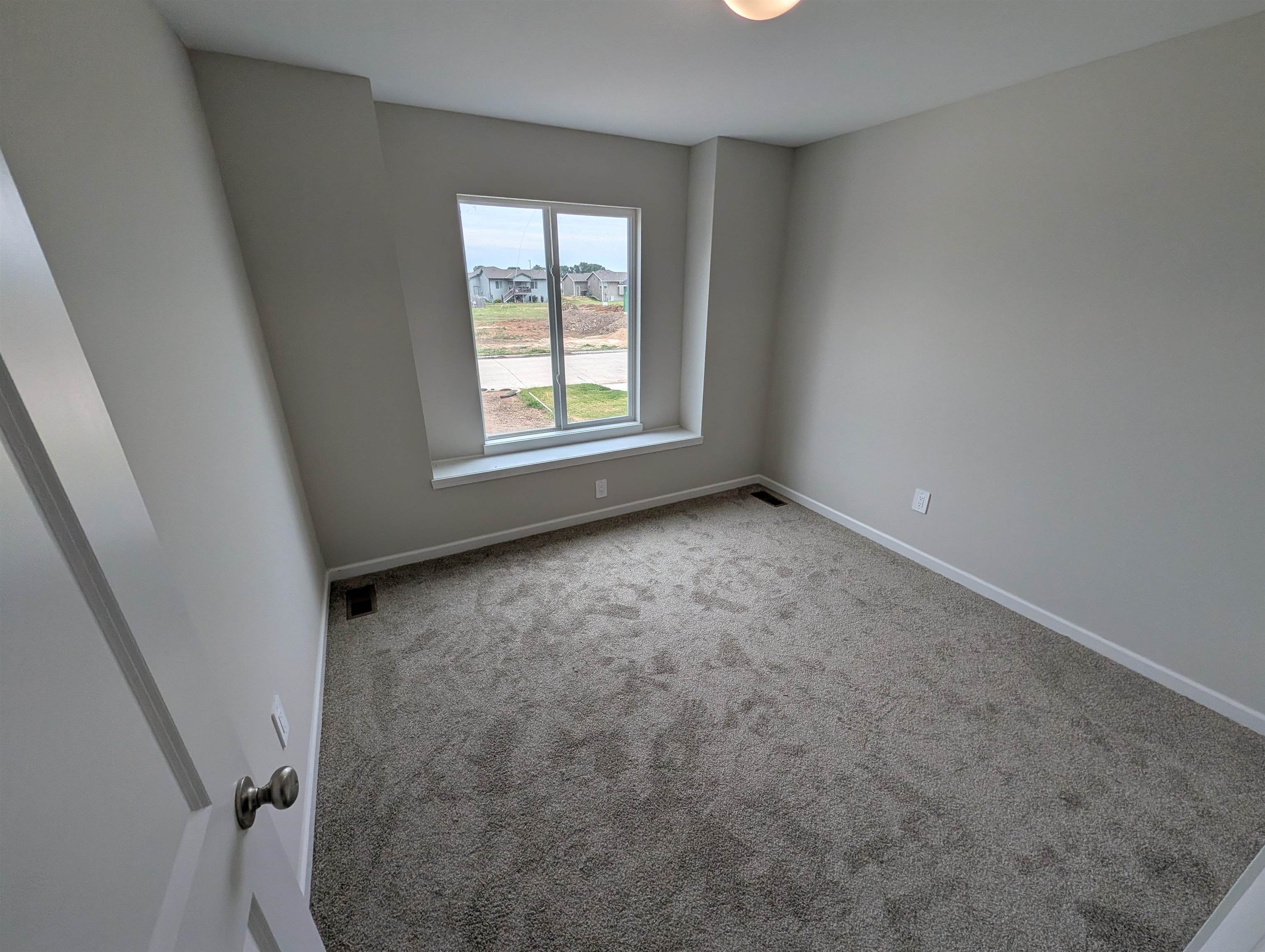230 Summer Ct Property Photo 9