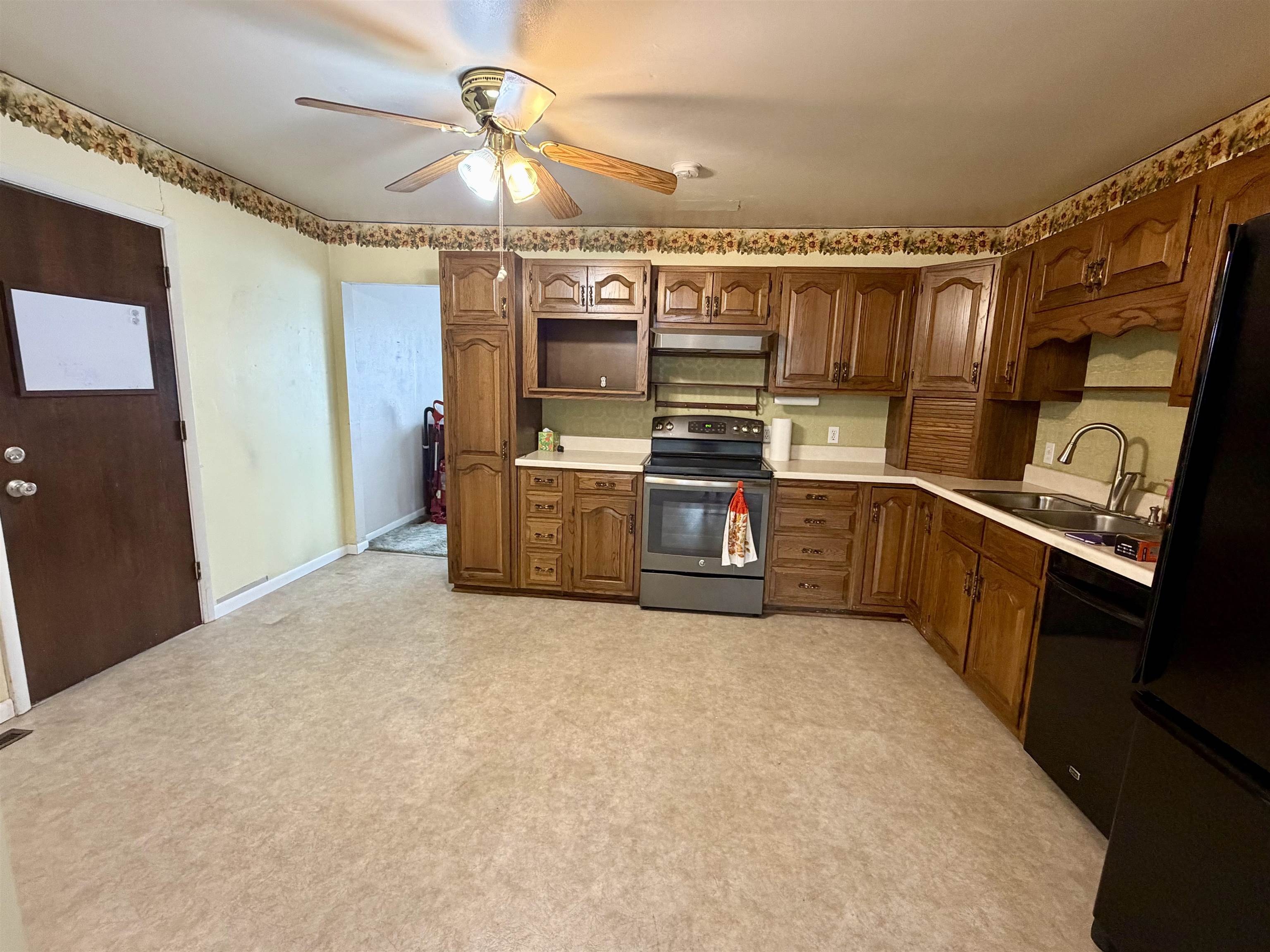 1602 Hickory Property Photo 6