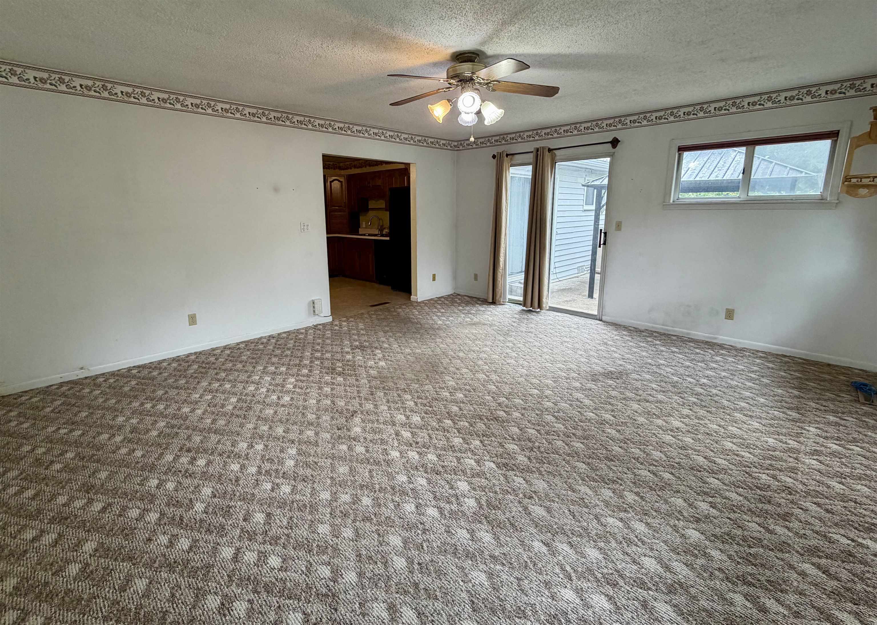 1602 Hickory Property Photo 8