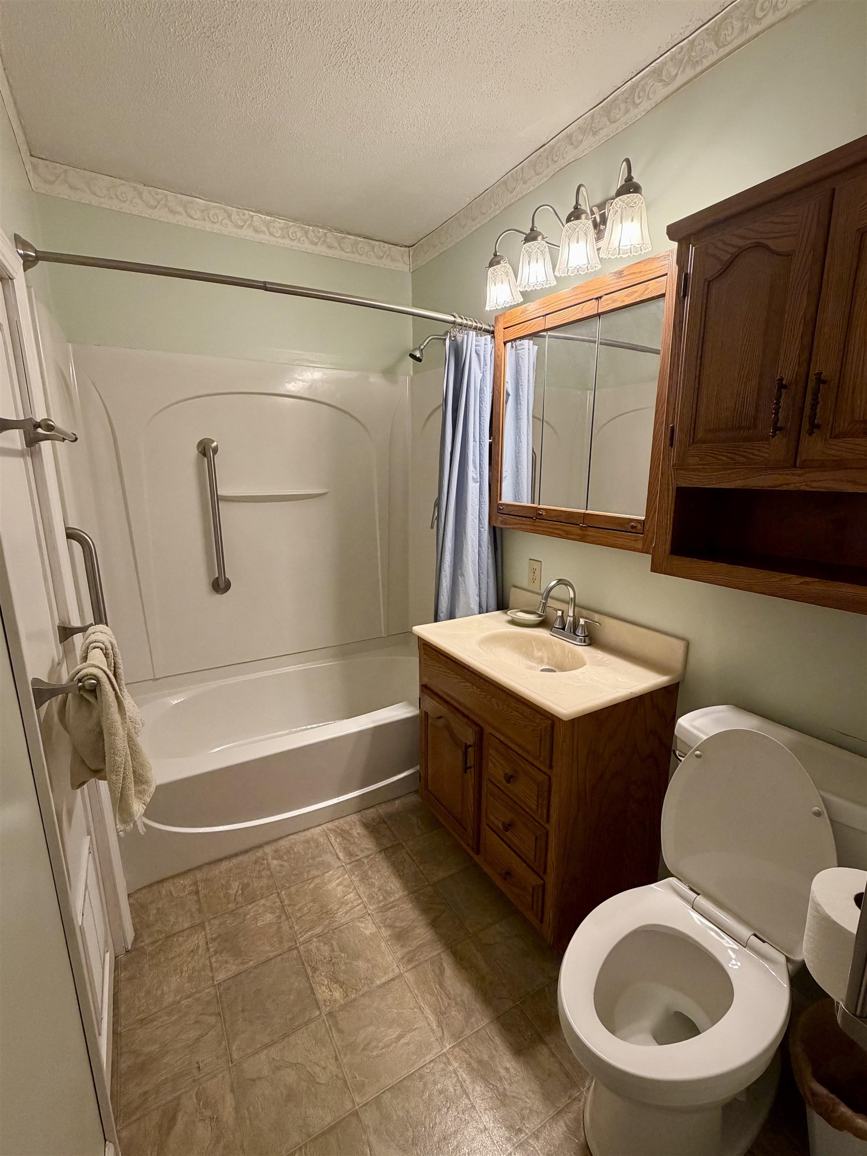 1602 Hickory Property Photo 9