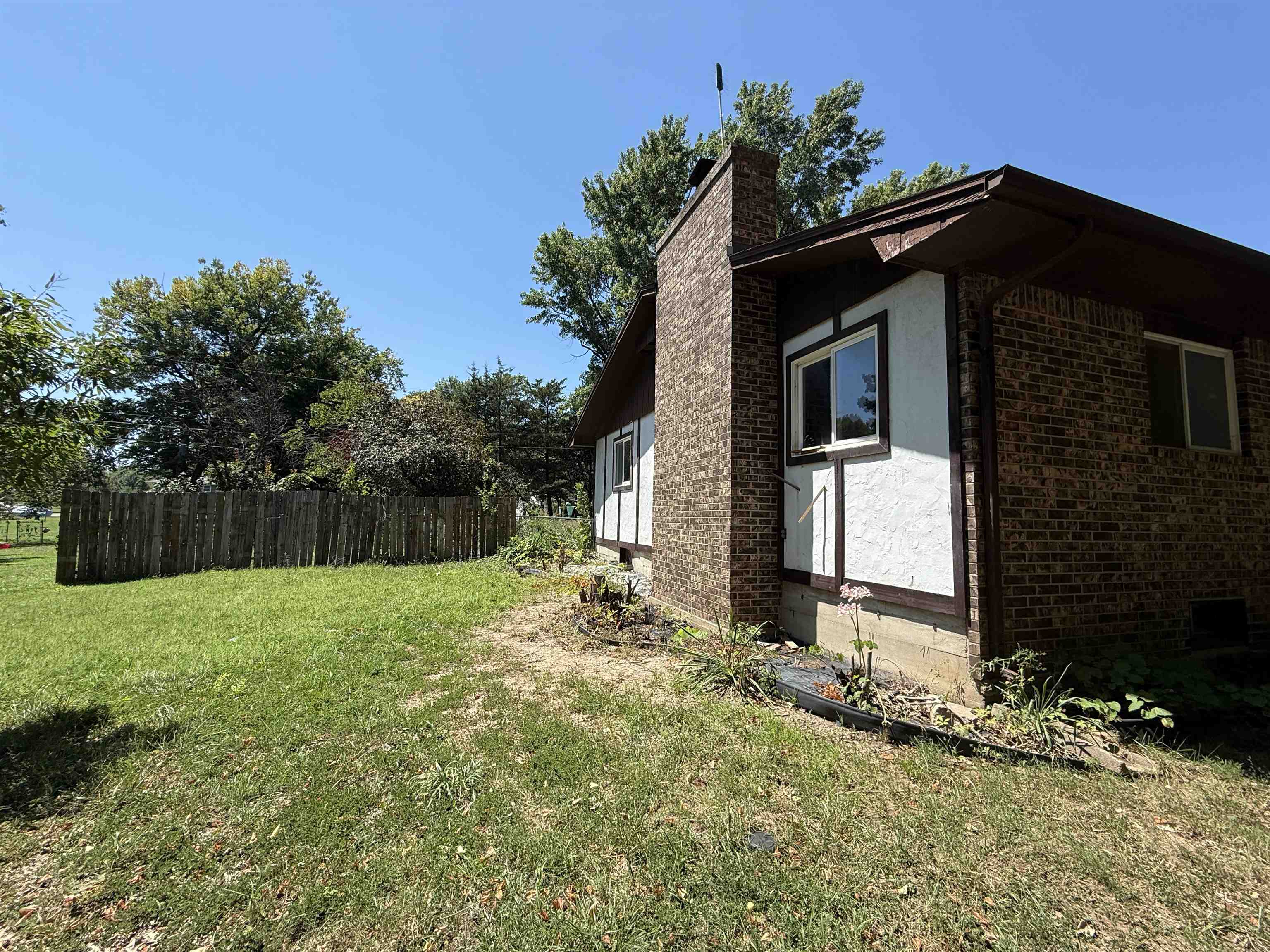 1319 Joyce St Property Photo 14