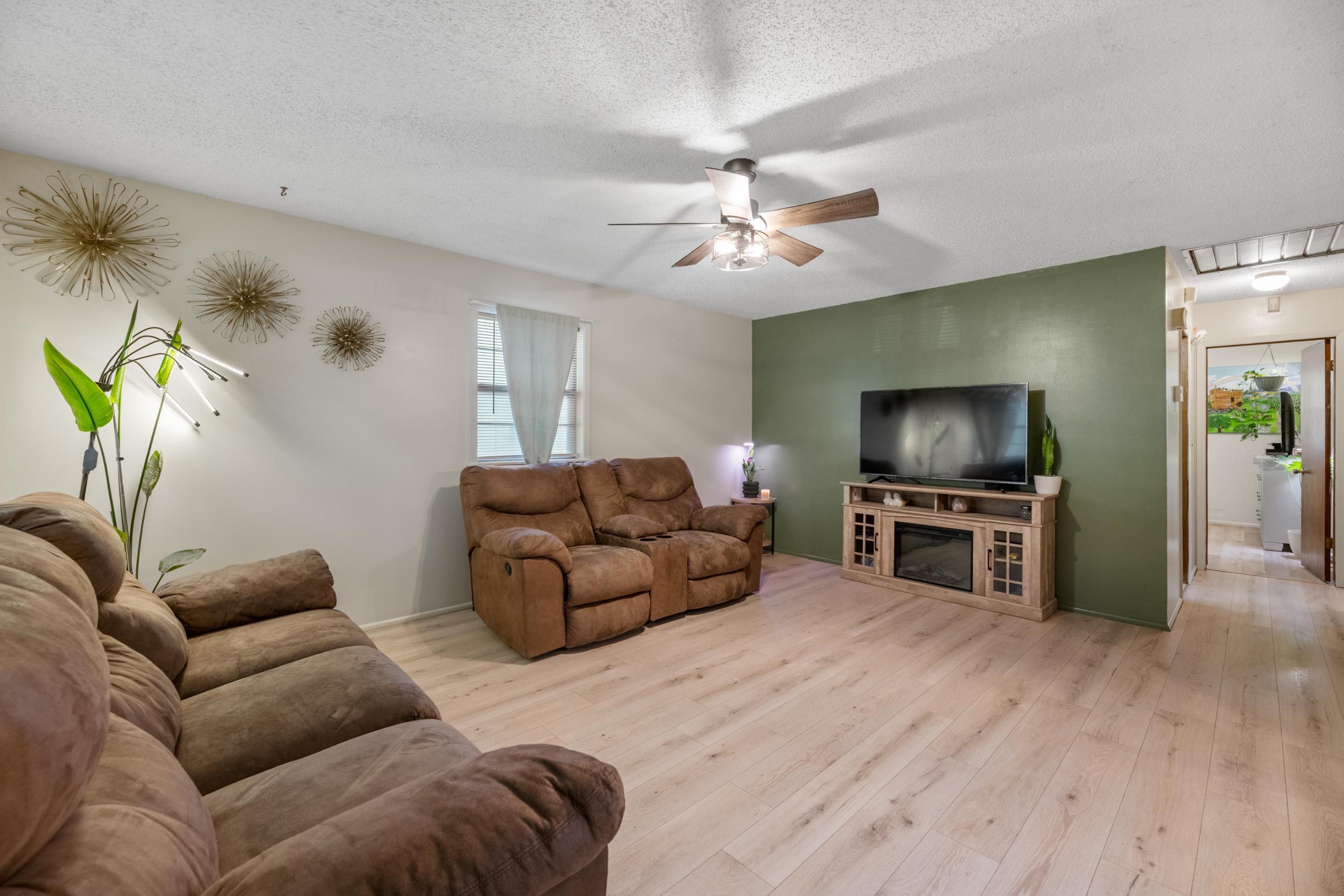 763 N Mount Carmel Ave Property Photo 4