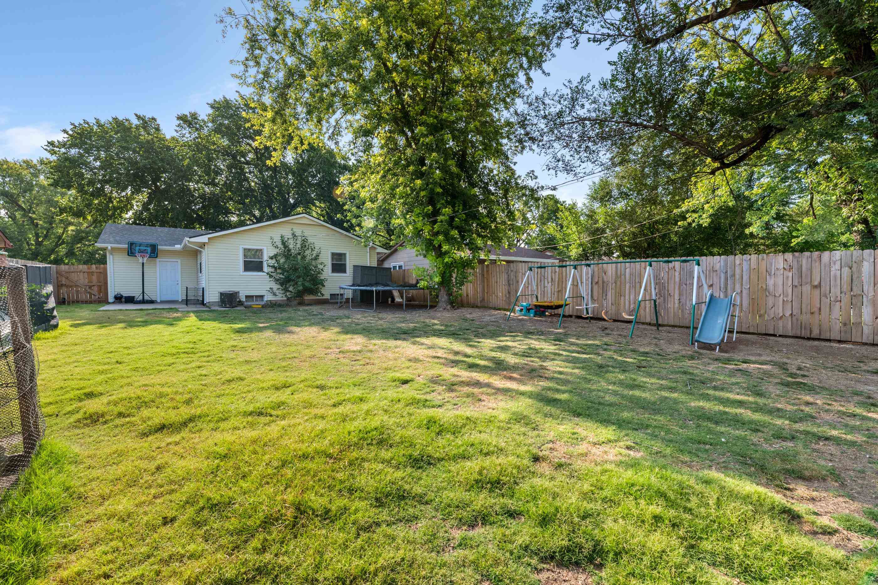 763 N Mount Carmel Ave Property Photo 25