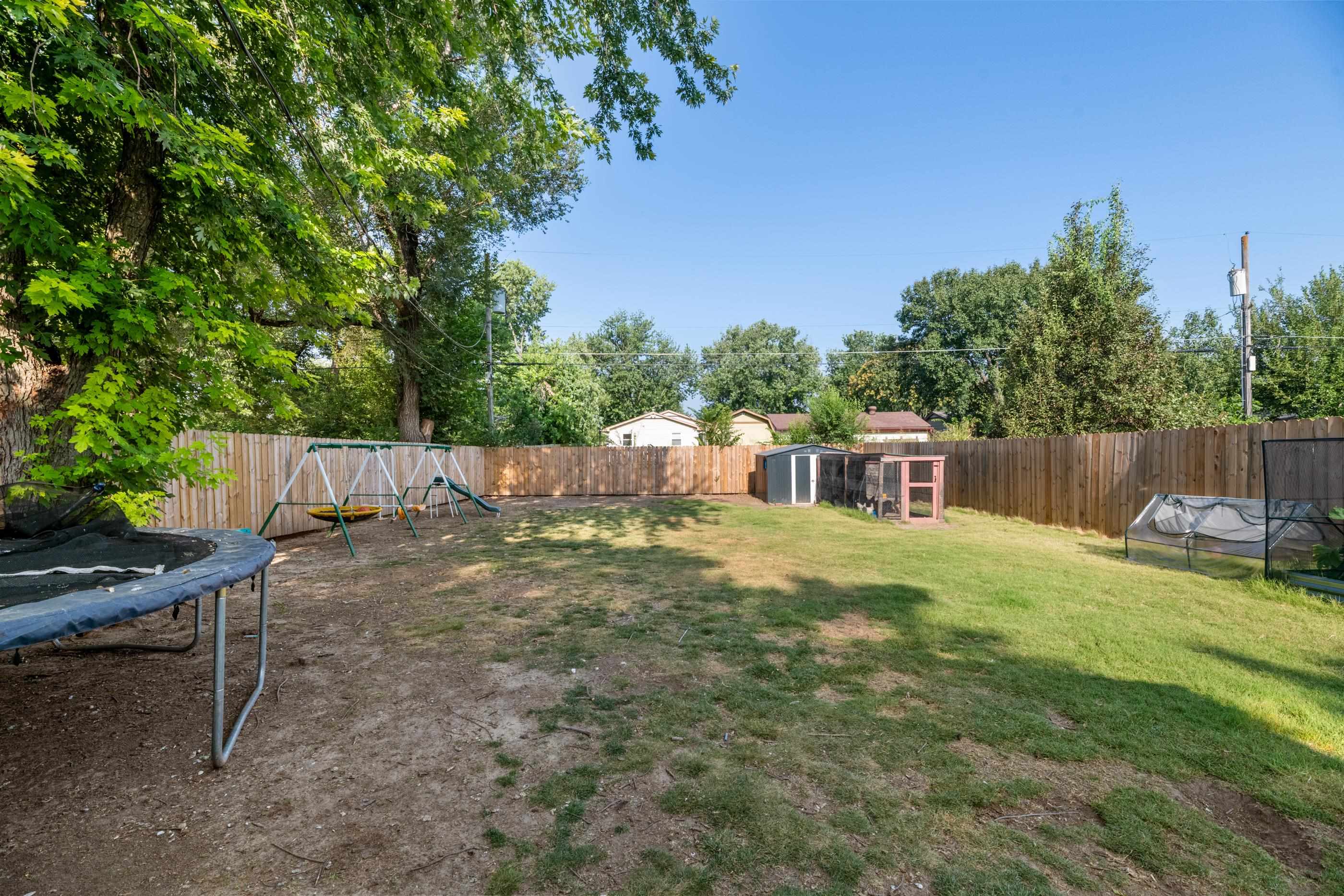 763 N Mount Carmel Ave Property Photo 27