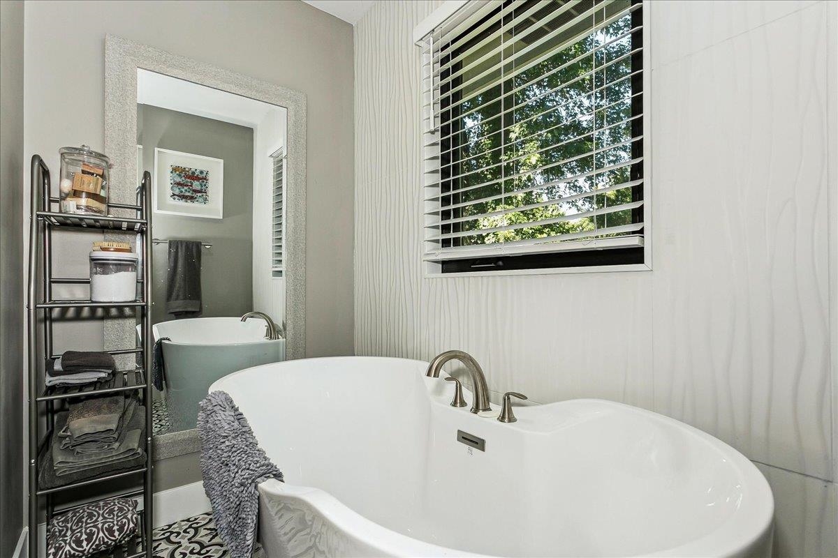 125 Post Oak Property Photo 17