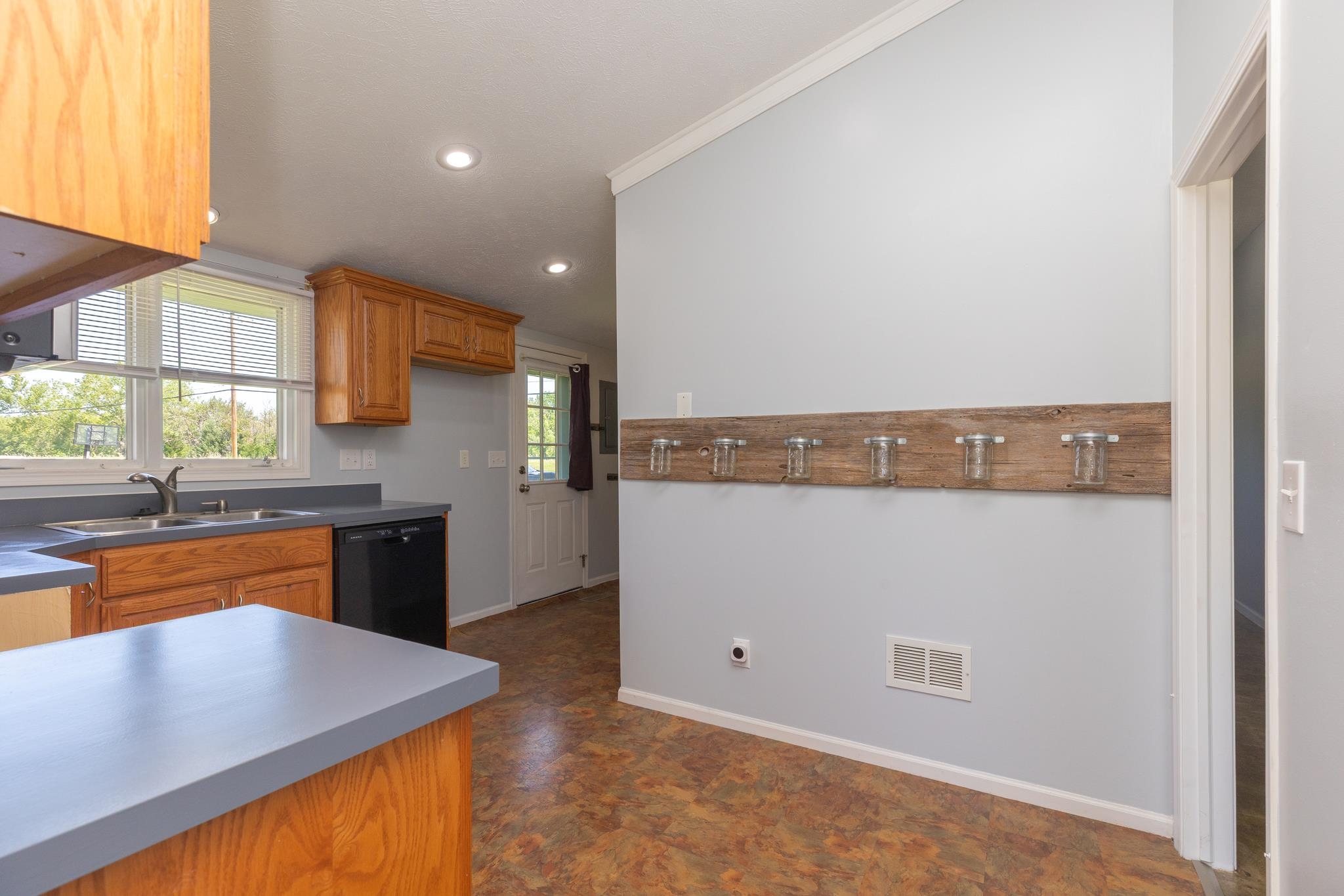 133 Georgia Ave Property Photo 8
