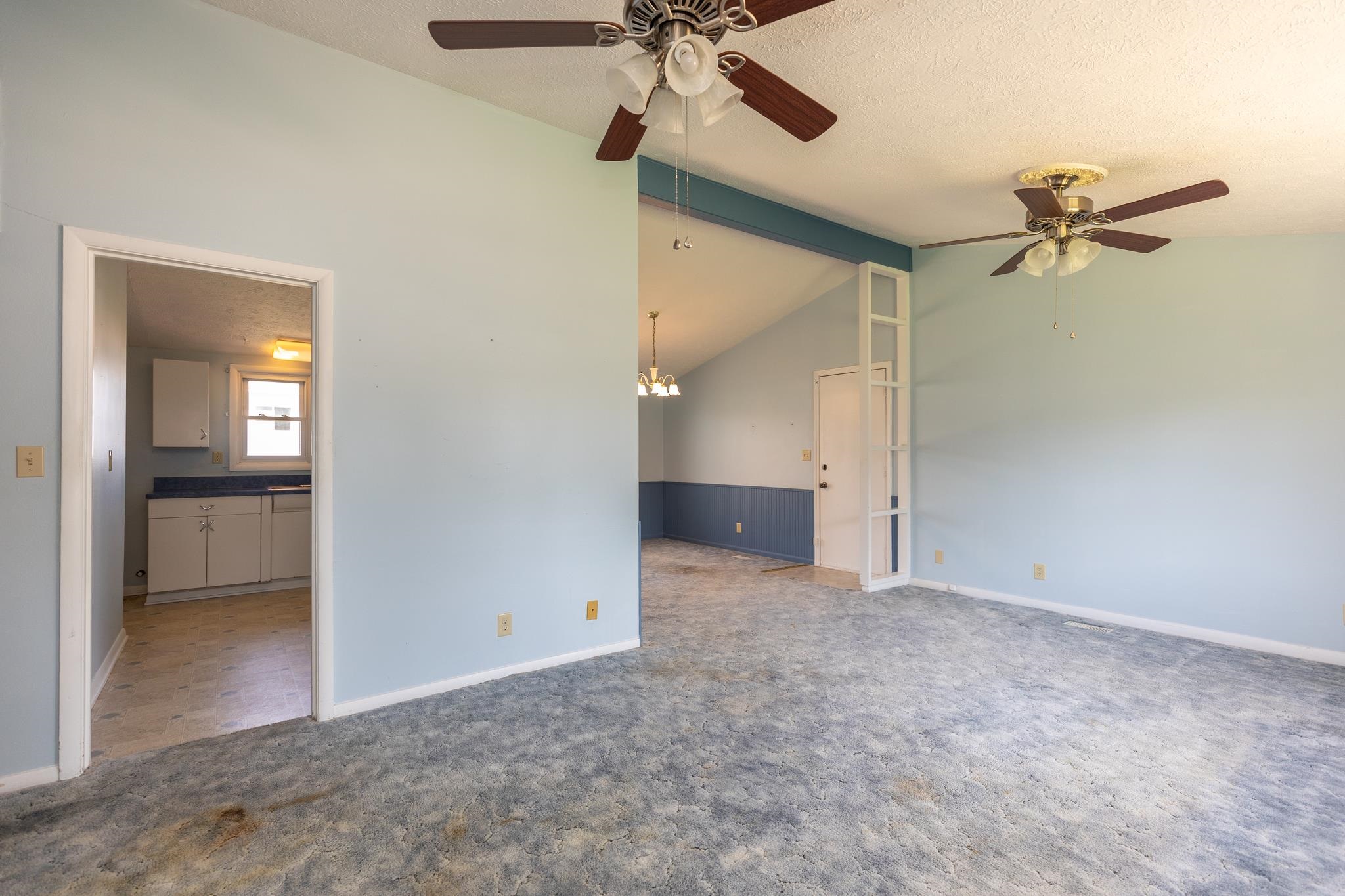 154 Hoover Ct Property Photo 3