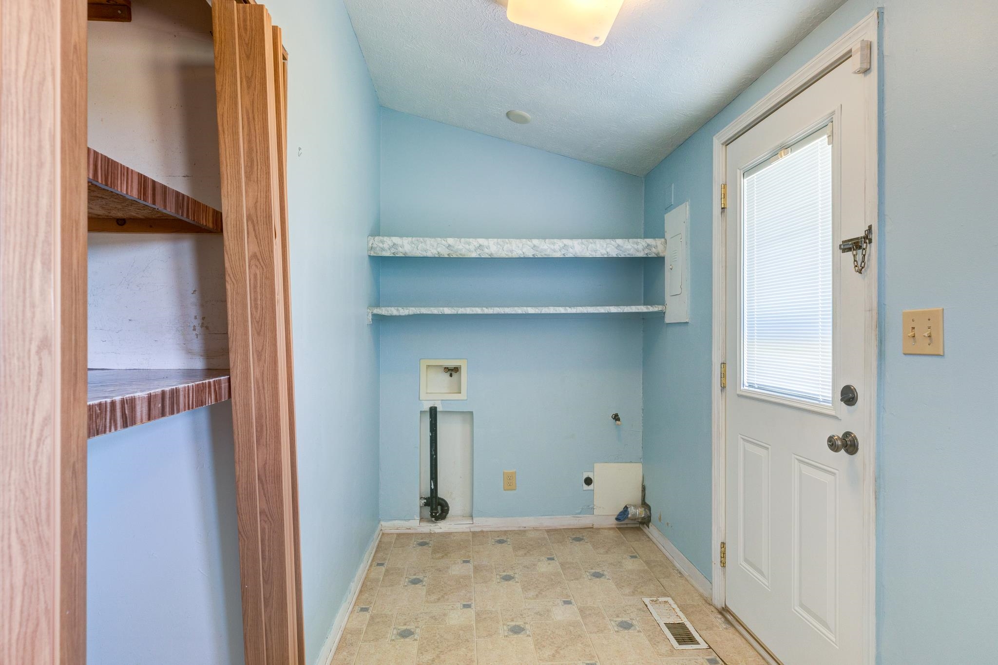 154 Hoover Ct Property Photo 9