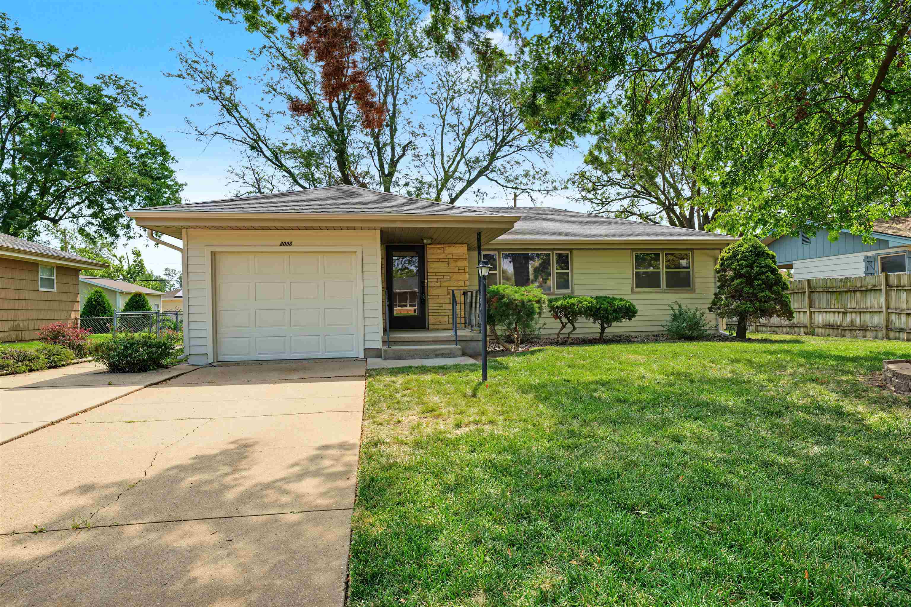 2093 Wesley St. Property Photo 1