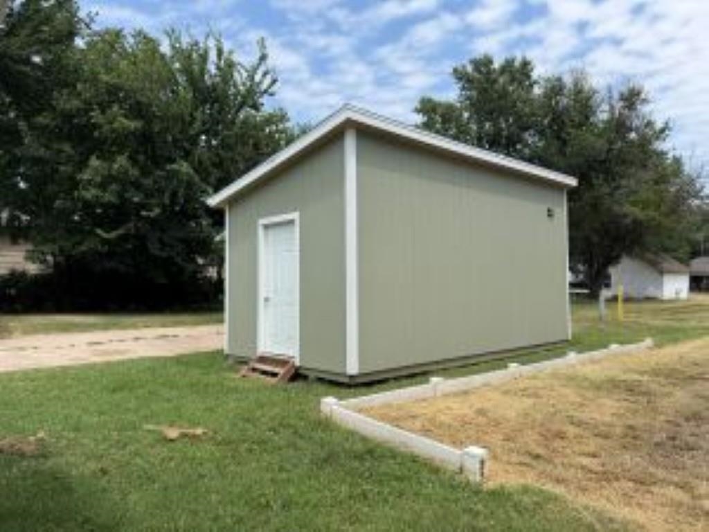 1002 N Grimes St. Property Photo 5
