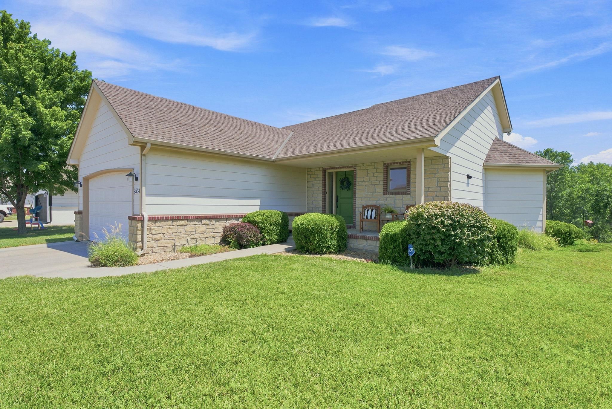 2534 N Davin Circle Property Photo 1
