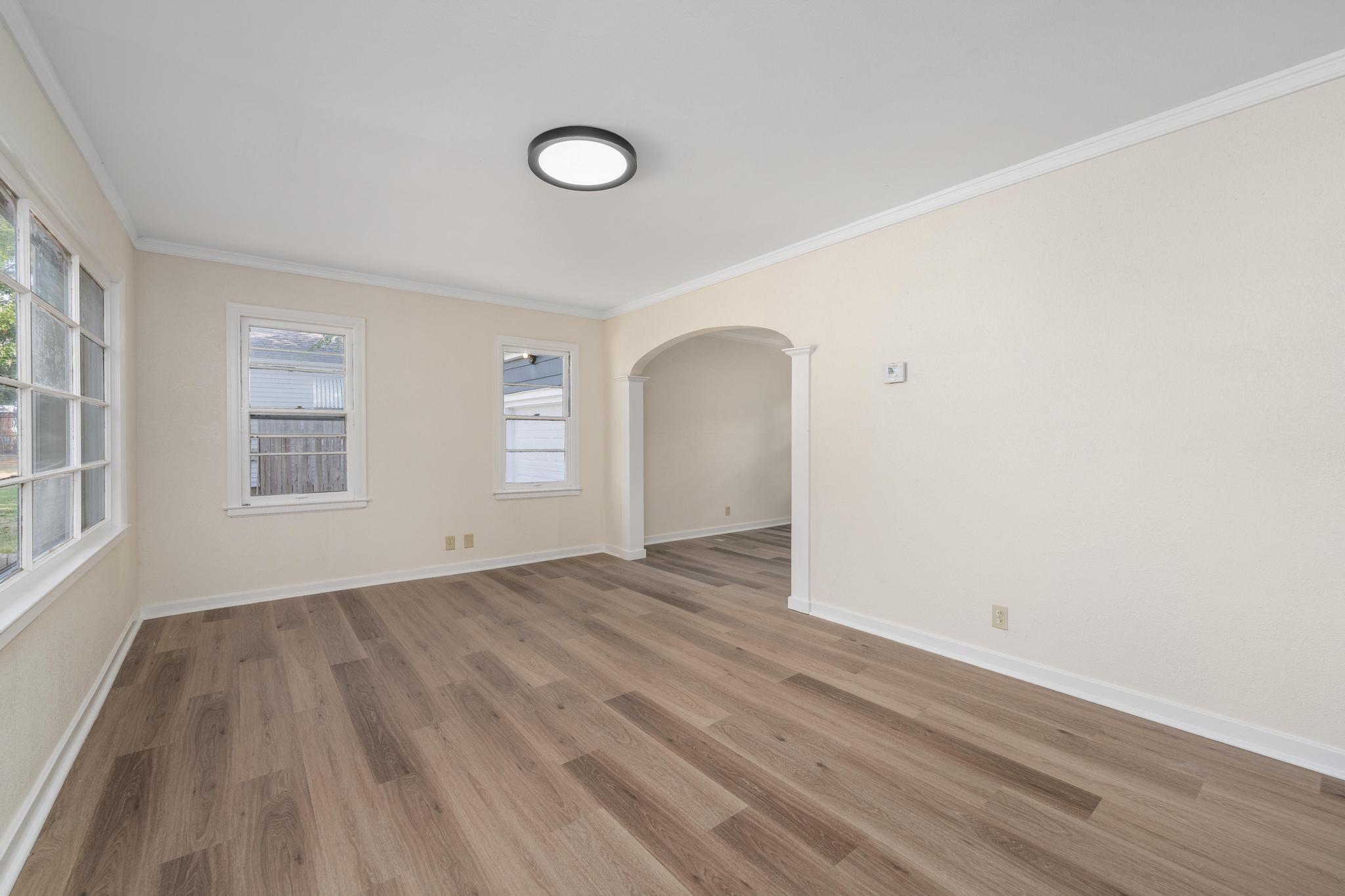 2122 N Erie Ave Property Photo 4